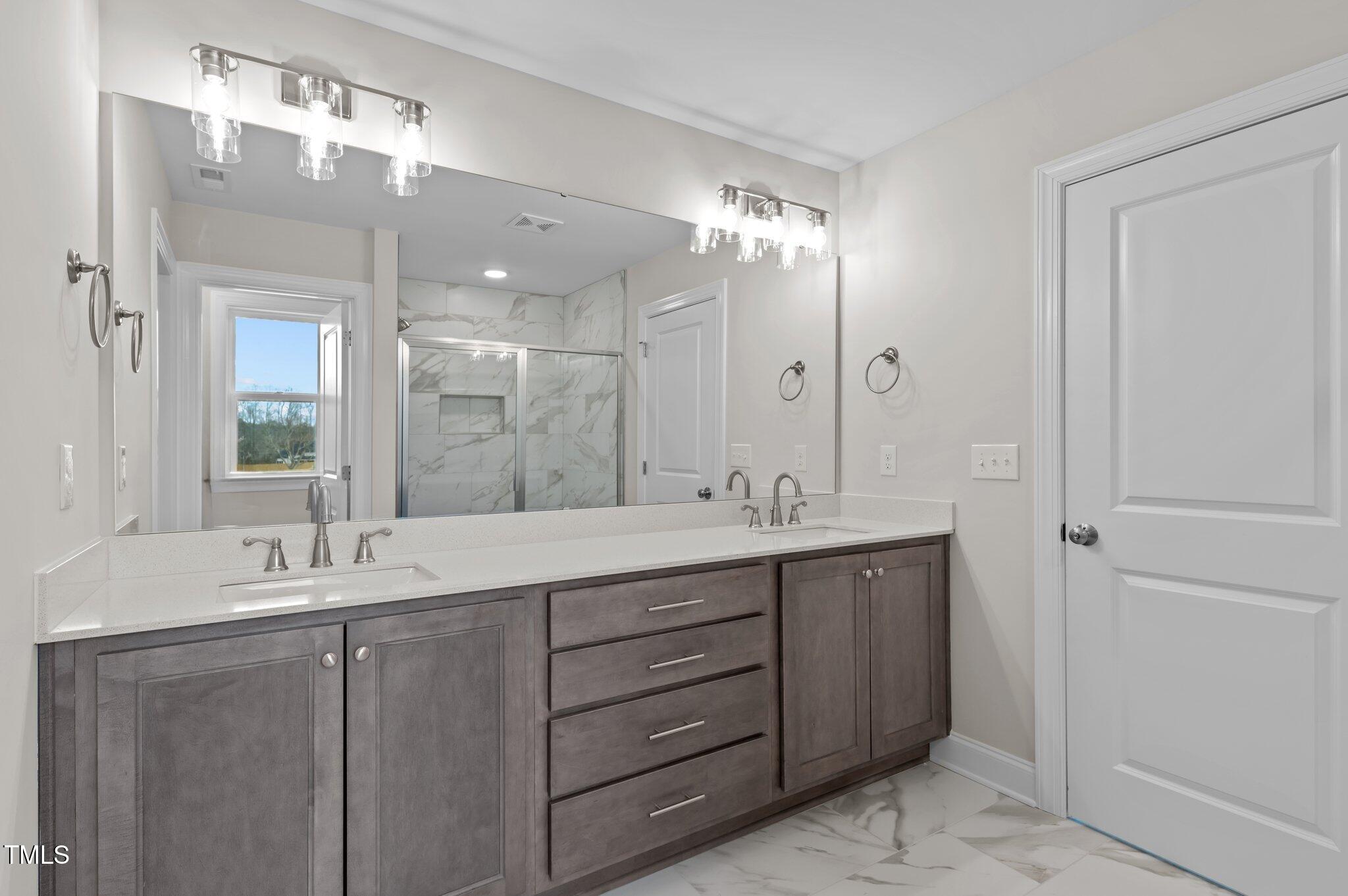 35 Diamond Creek Drive Property Photo 13