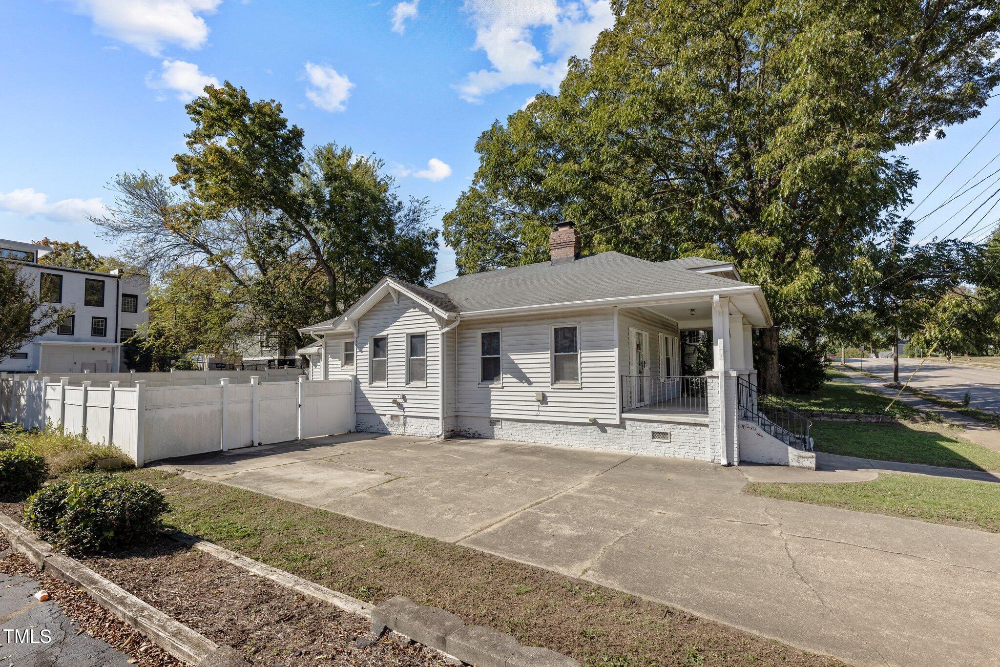 810 E Edenton Street Property Photo 24