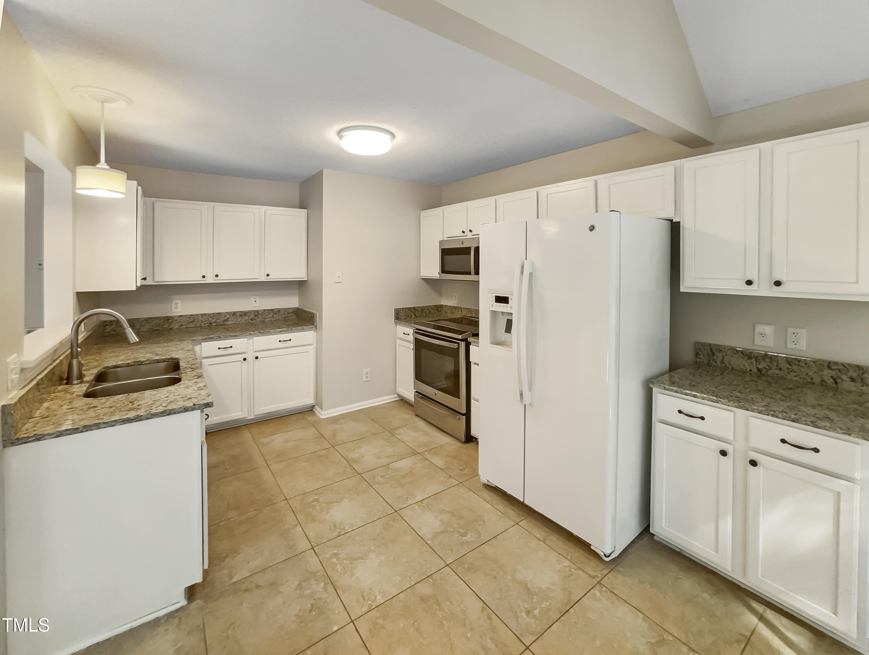 605 Holly Branch Drive Property Photo 6