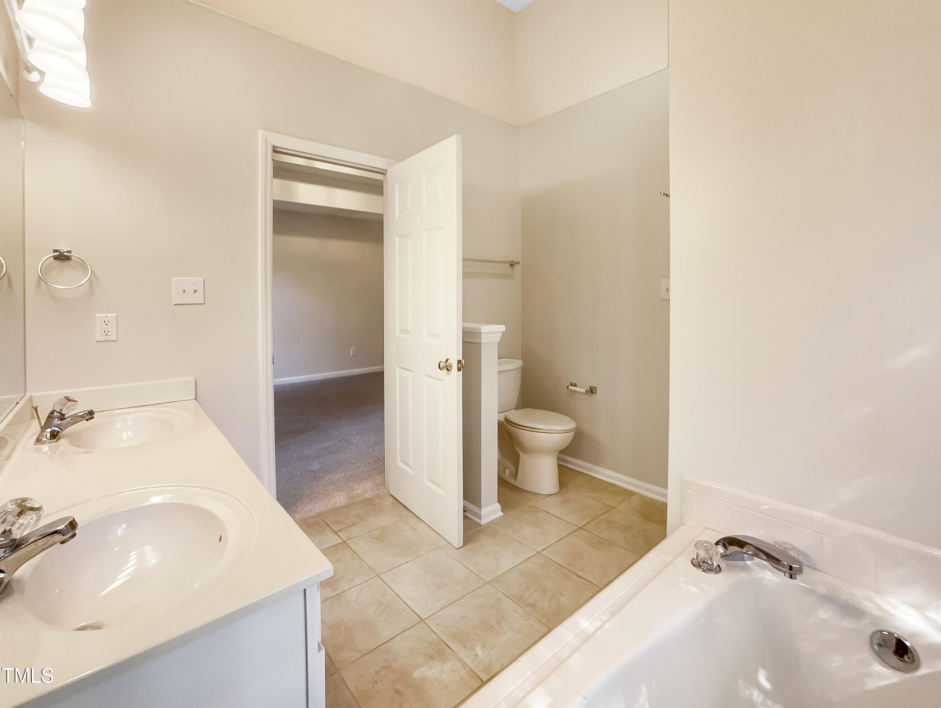605 Holly Branch Drive Property Photo 7