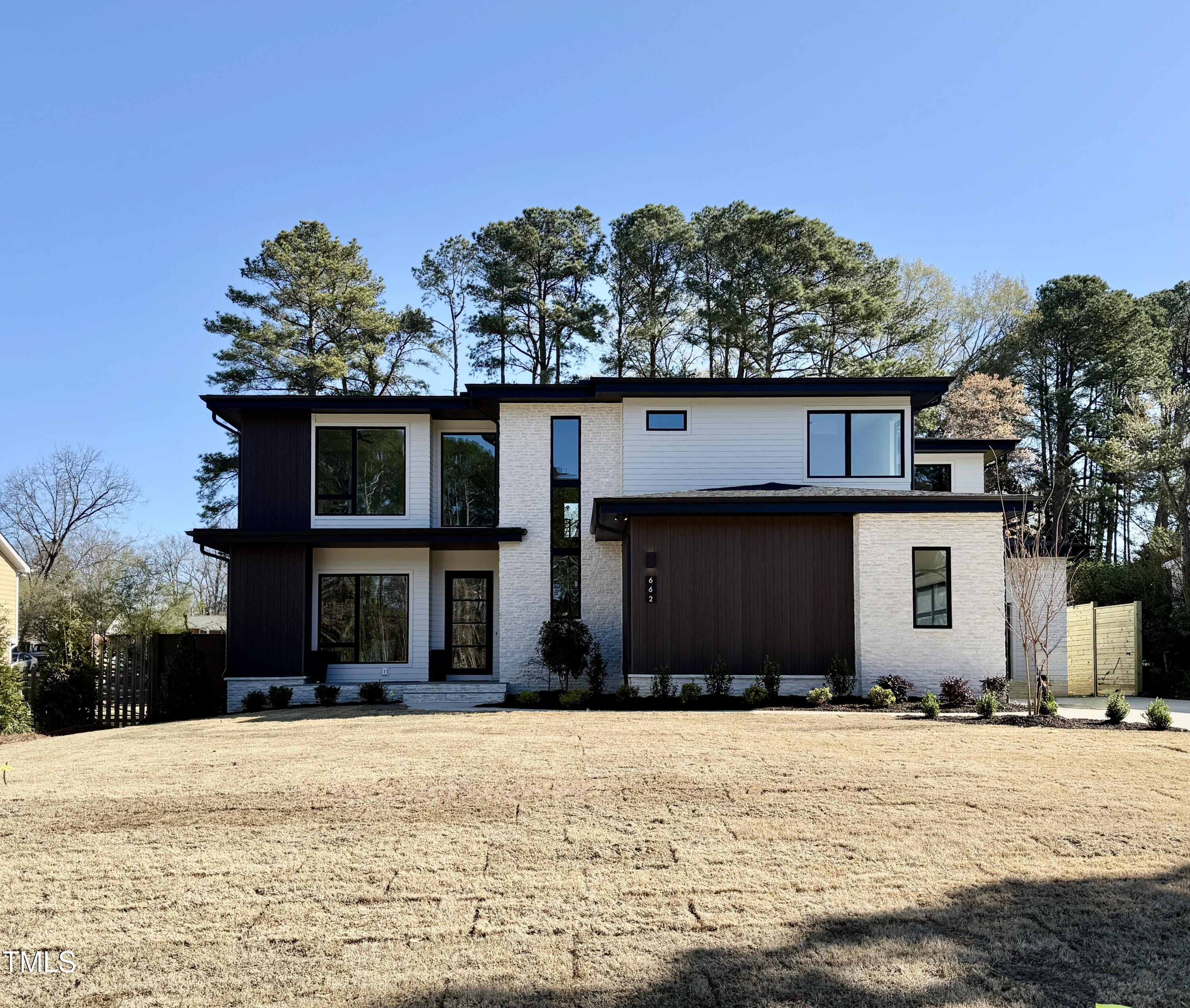 662 Manchester Drive Property Photo 1