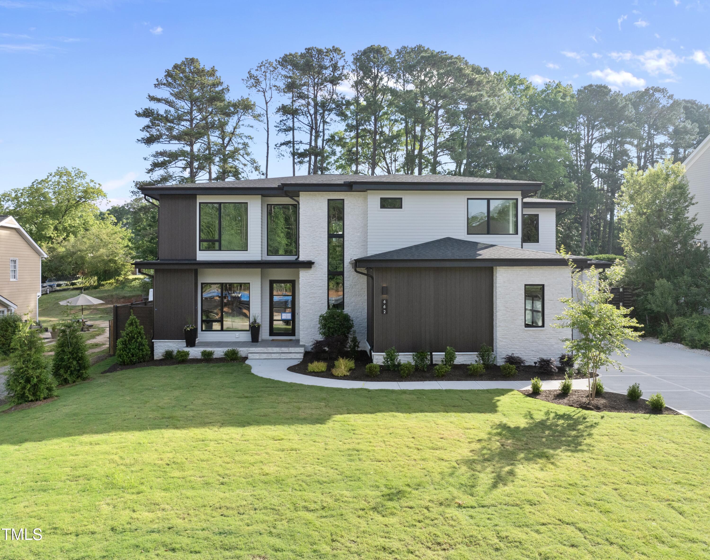 662 Manchester Drive Property Photo