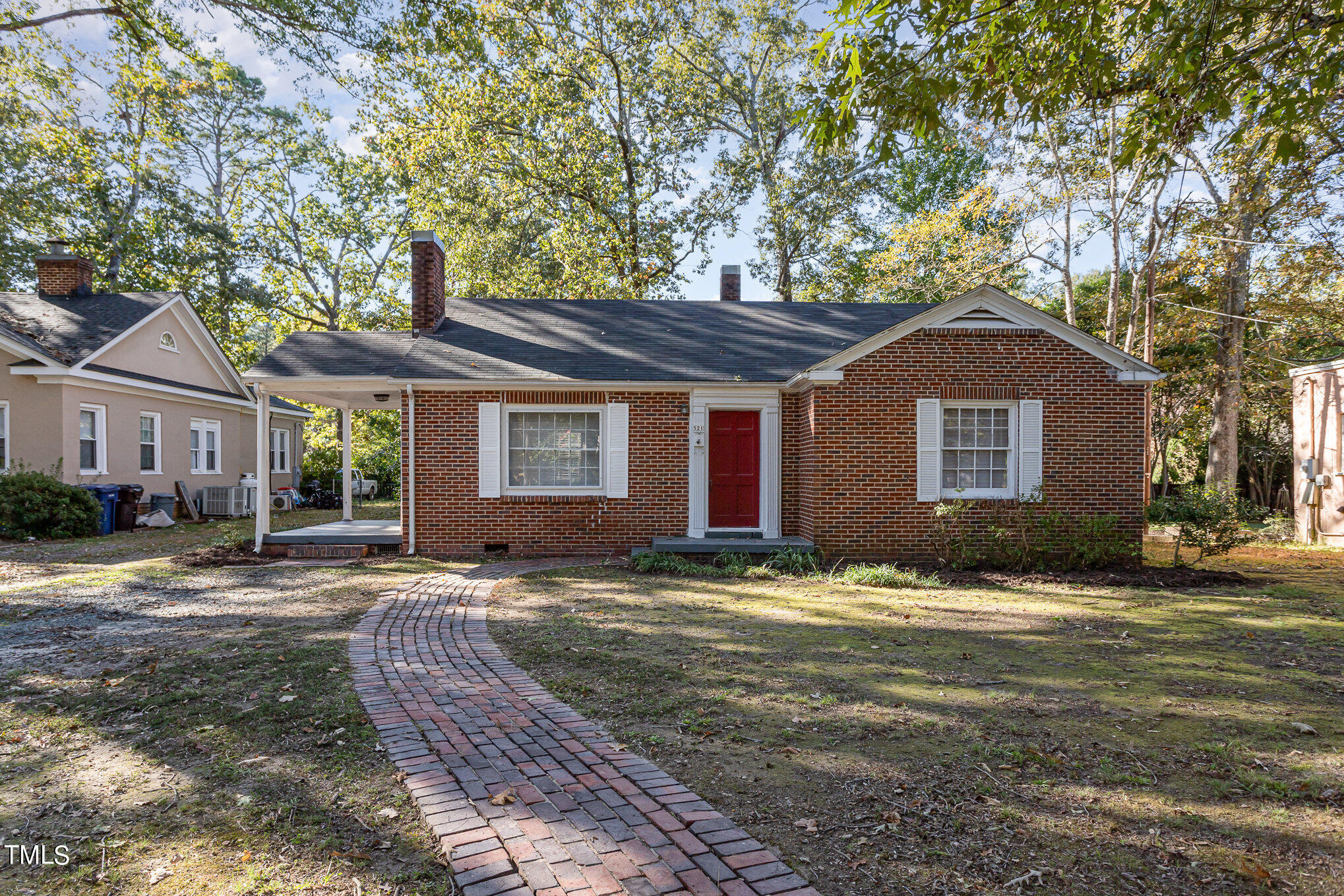 521 Summitt Drive Property Photo 1