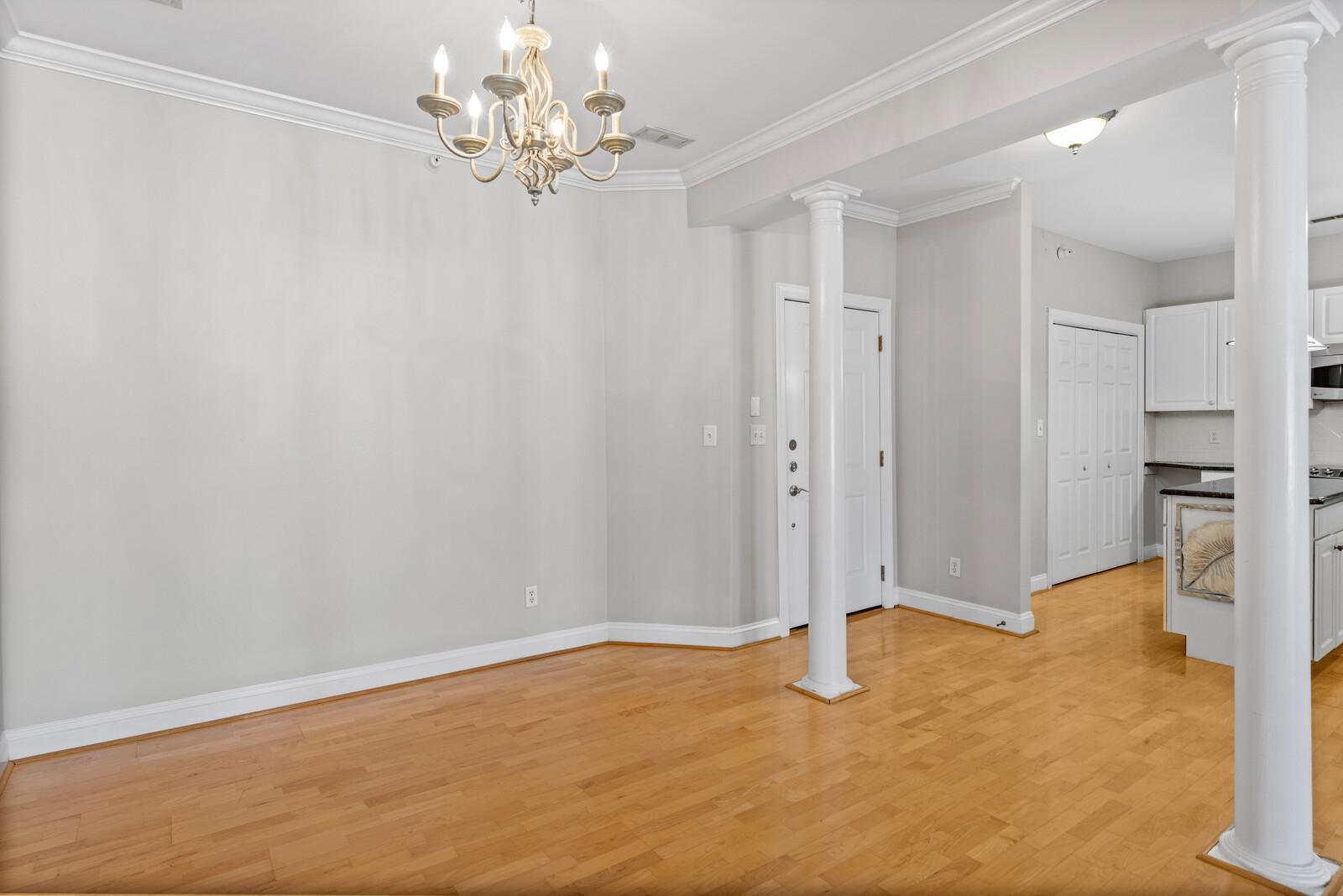 1231 Kelton Cottage Way Property Photo 4