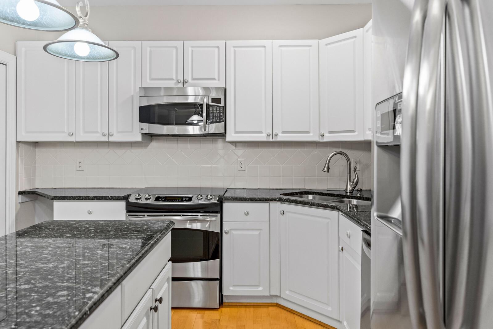 1231 Kelton Cottage Way Property Photo 12