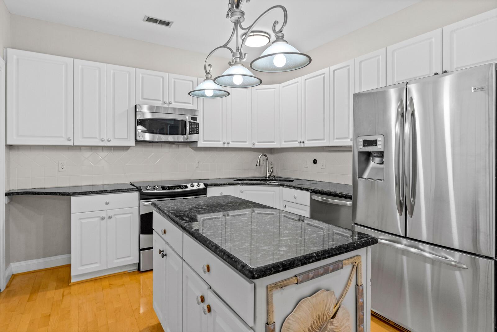 1231 Kelton Cottage Way Property Photo 13