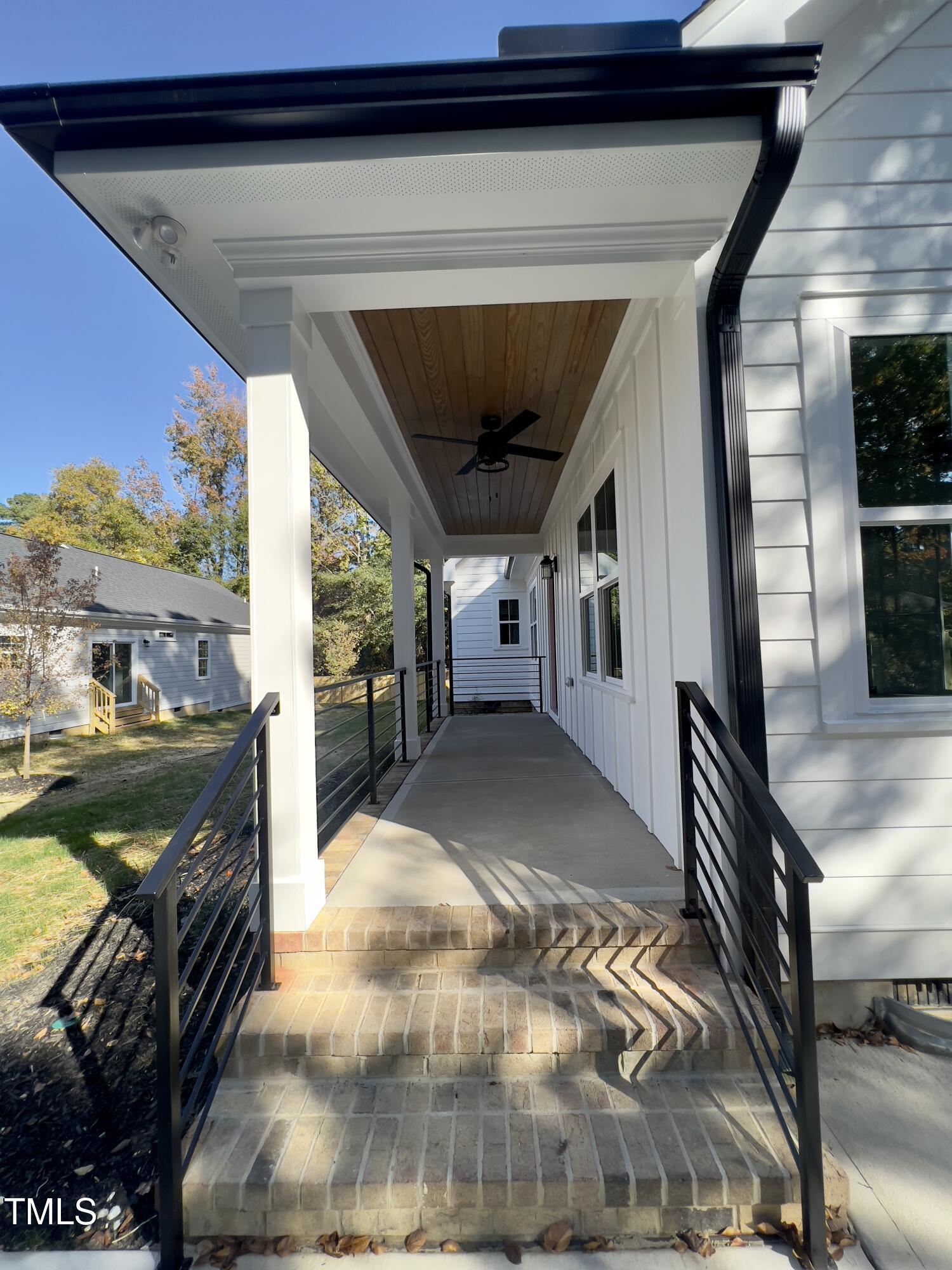 2710 - A Mansfield Avenue Property Photo 2