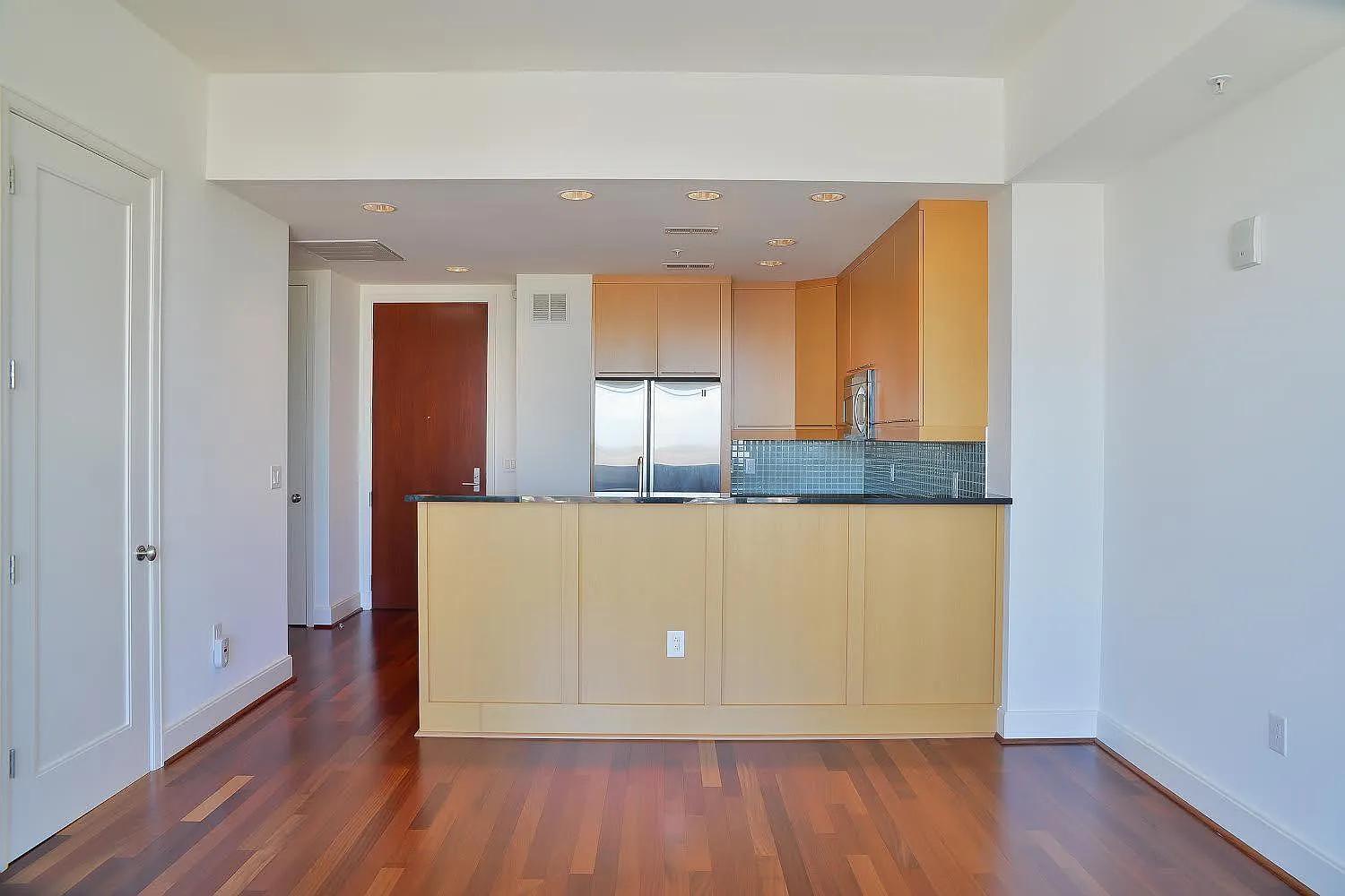 122 N Harrington Street # 1115 Property Photo 2