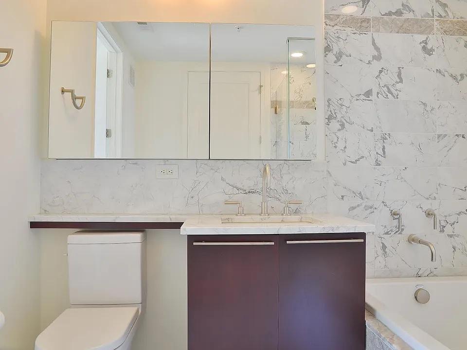 122 N Harrington Street # 1115 Property Photo 5