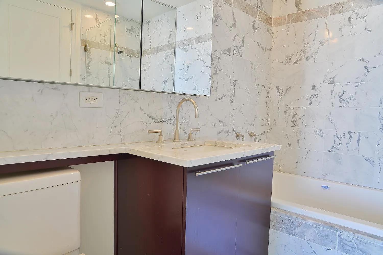 122 N Harrington Street # 1115 Property Photo 7