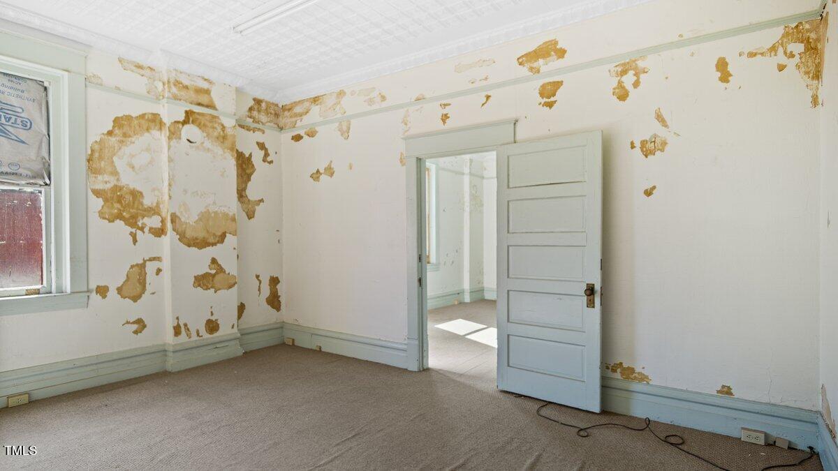 116 Young Street Property Photo 5