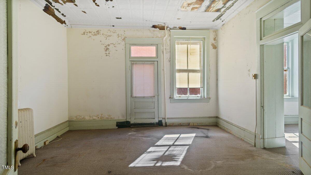116 Young Street Property Photo 6