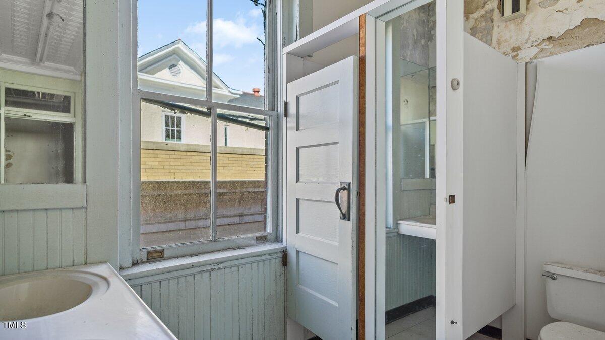 116 Young Street Property Photo 17