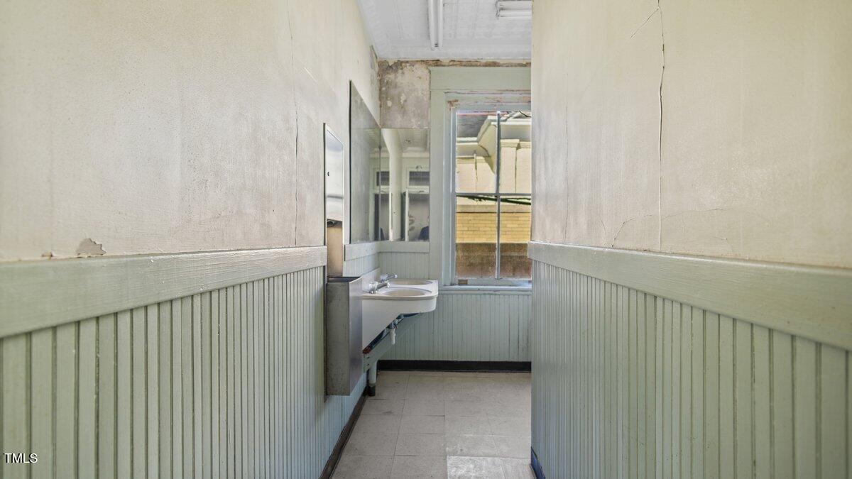 116 Young Street Property Photo 18