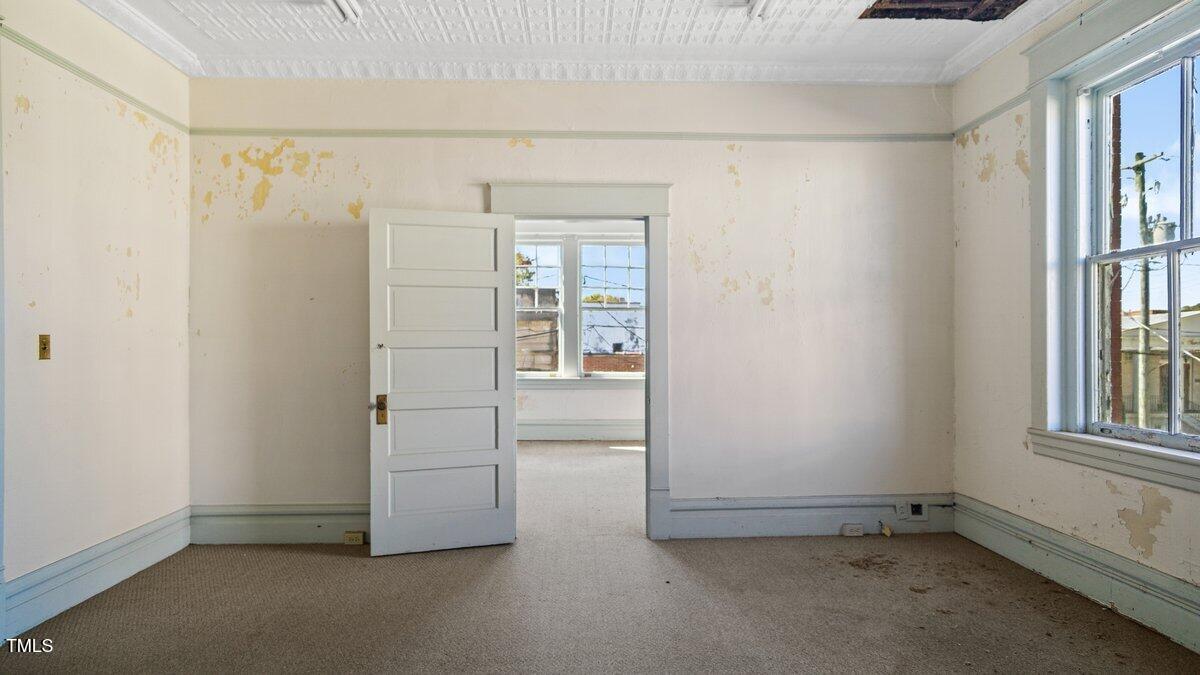 116 Young Street Property Photo 20