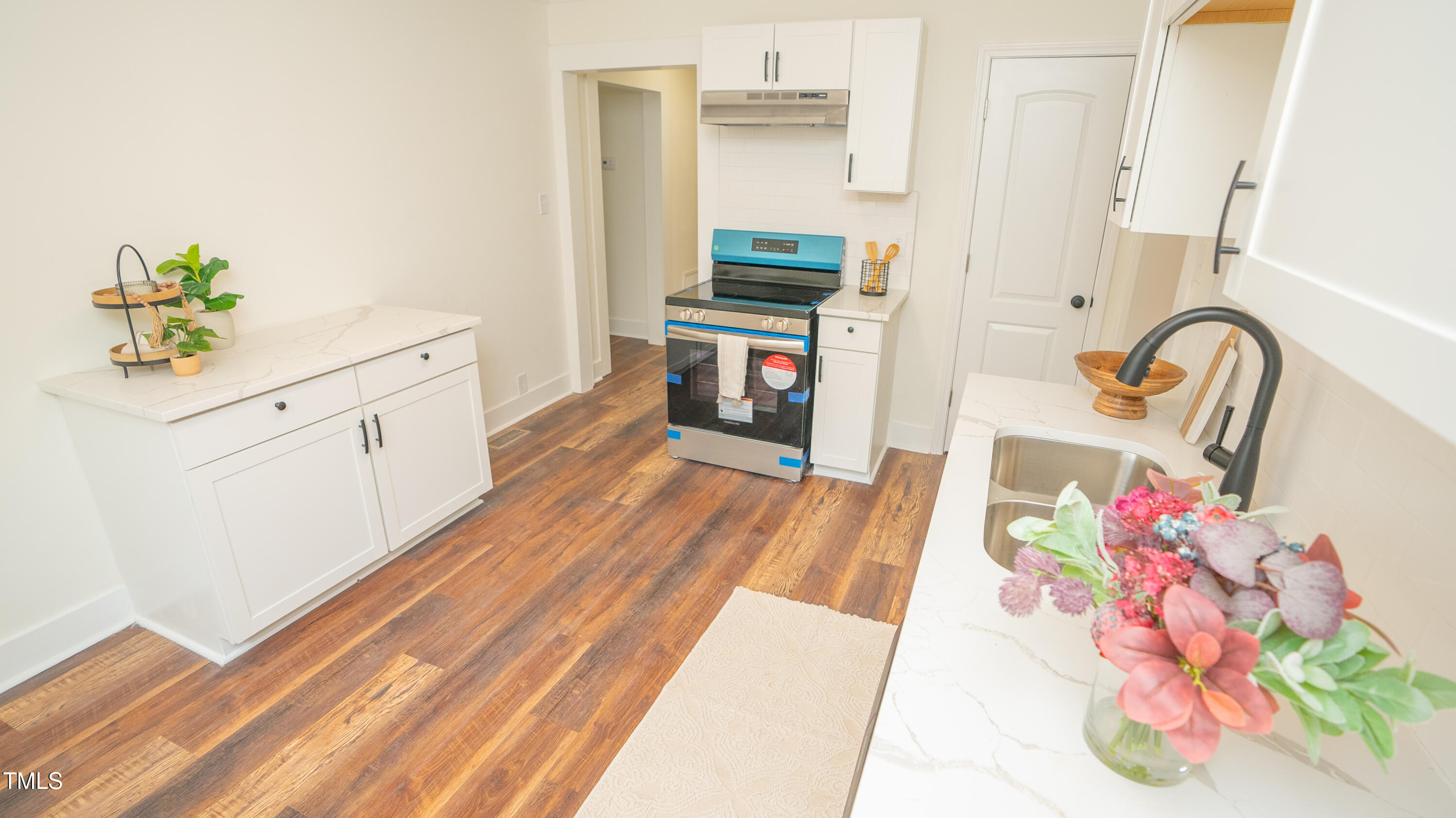 304 Cherry Grove Street Property Photo 8
