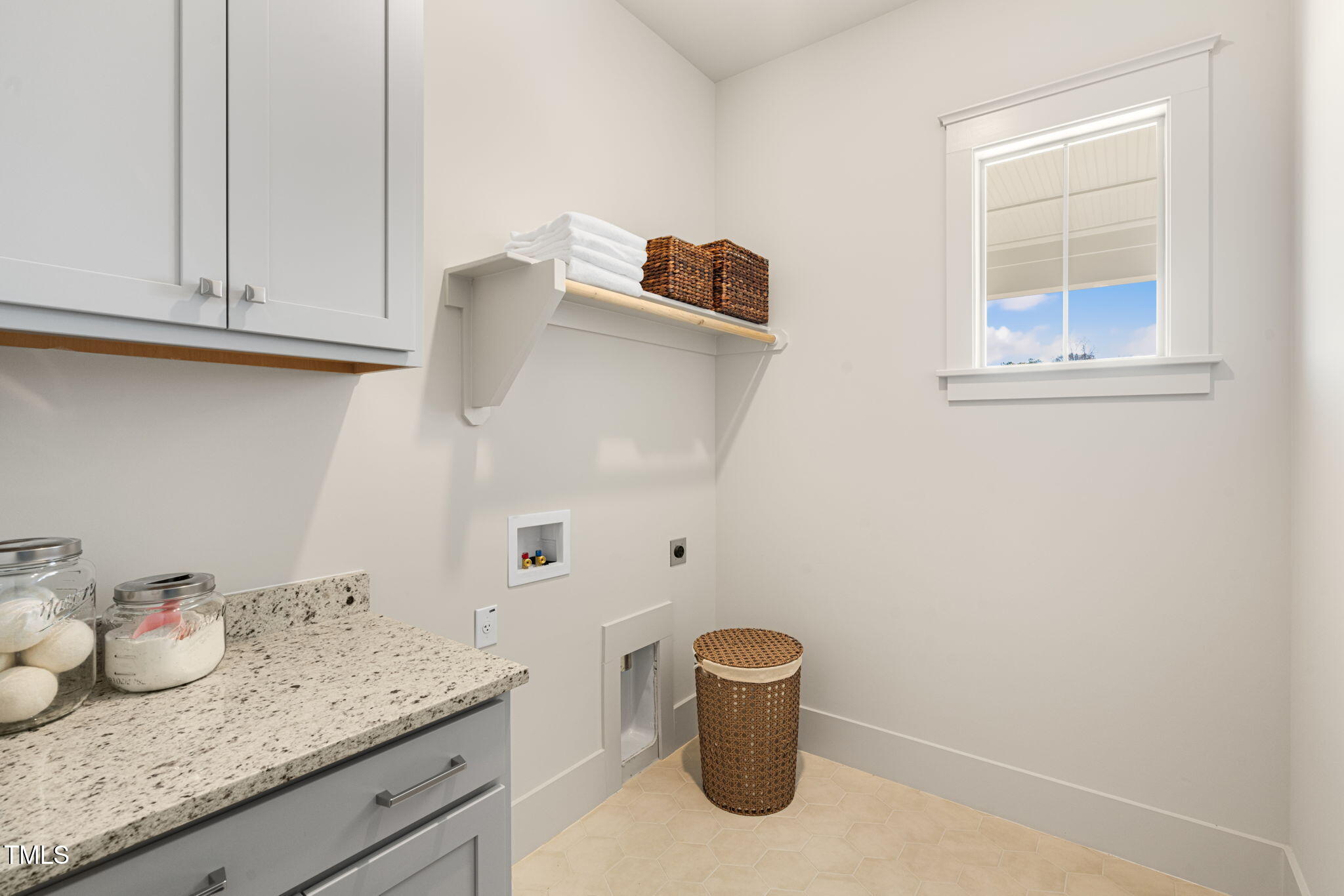 465 Douglas Falls Drive Property Photo 26