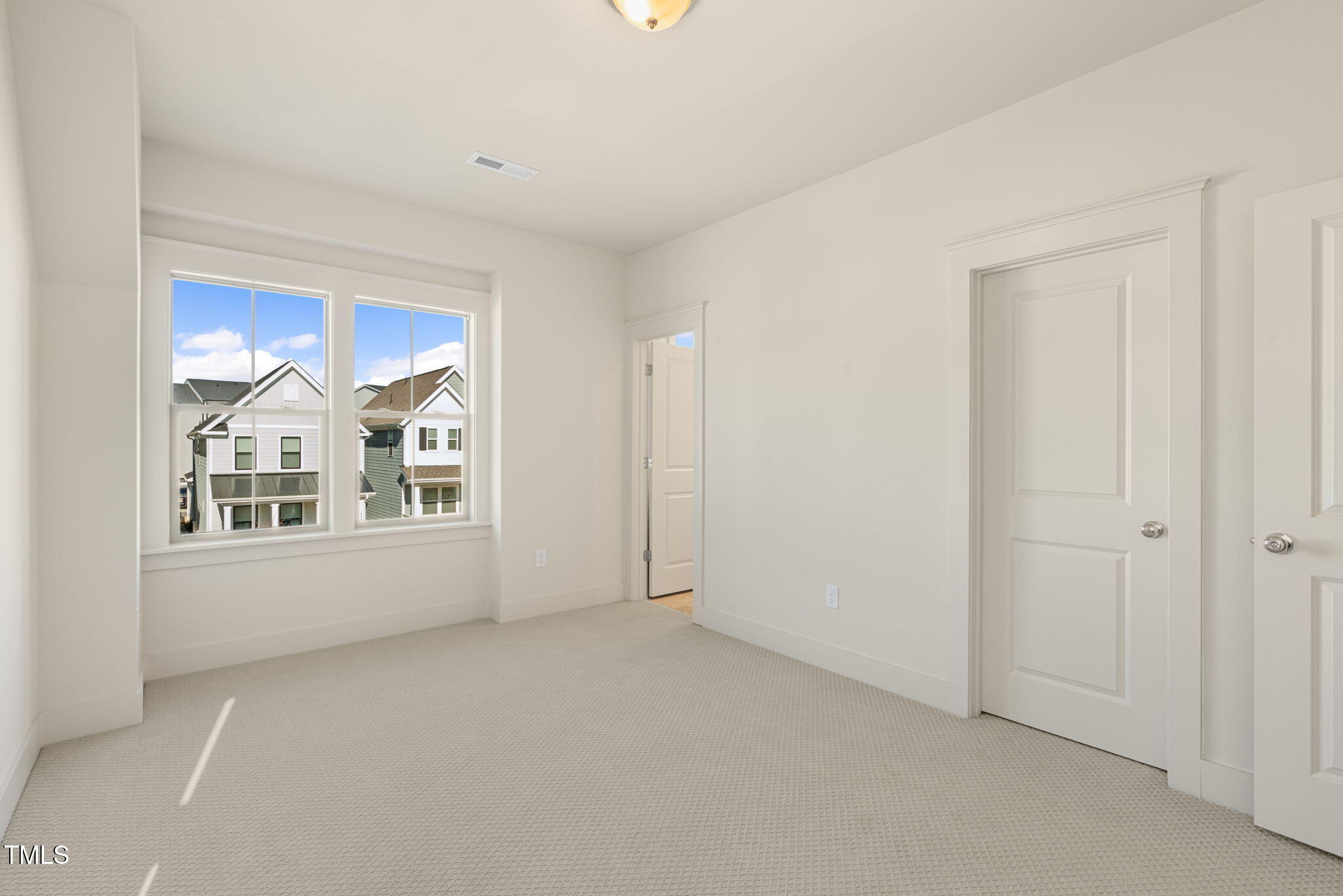 465 Douglas Falls Drive Property Photo 27