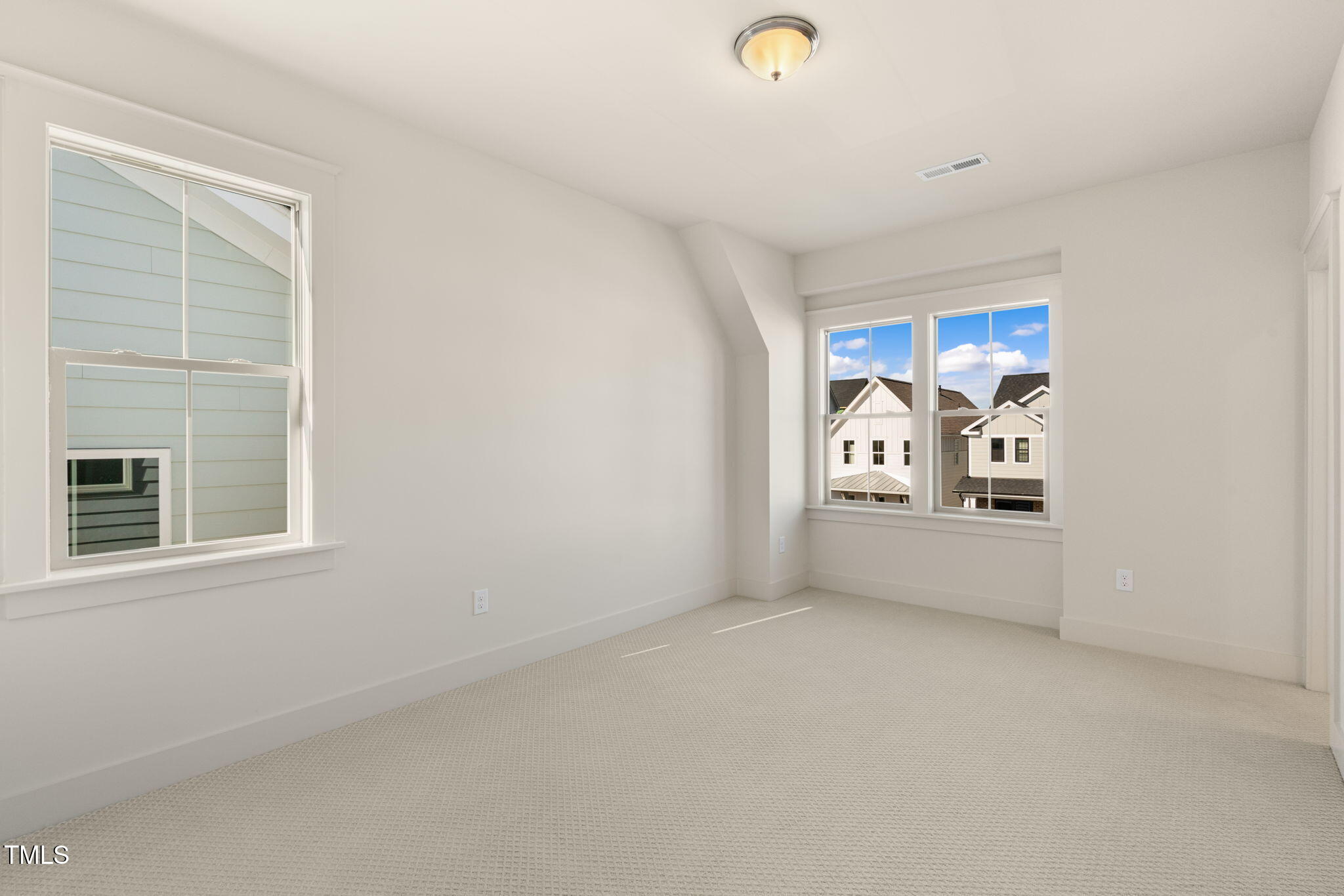 465 Douglas Falls Drive Property Photo 28