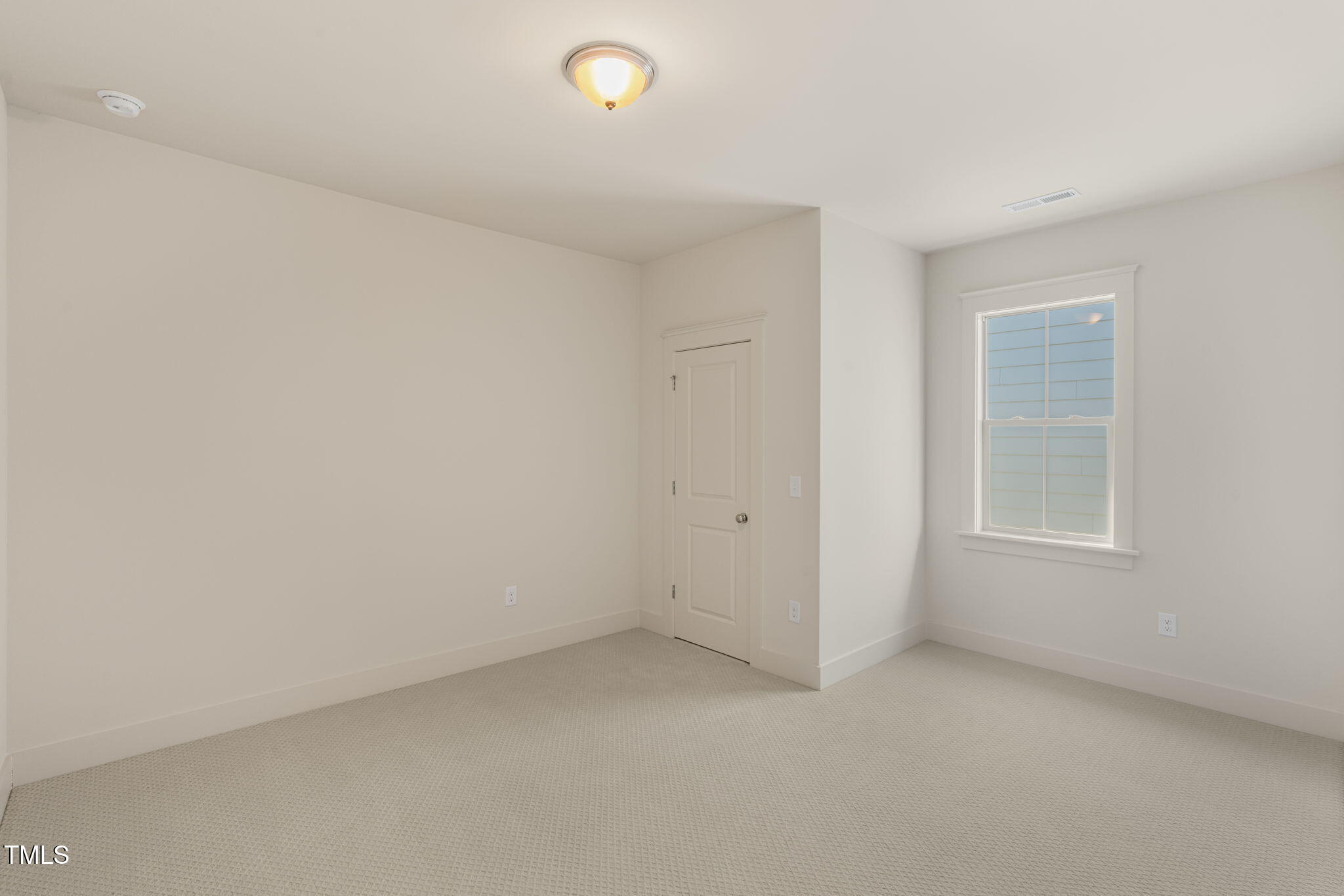 465 Douglas Falls Drive Property Photo 29