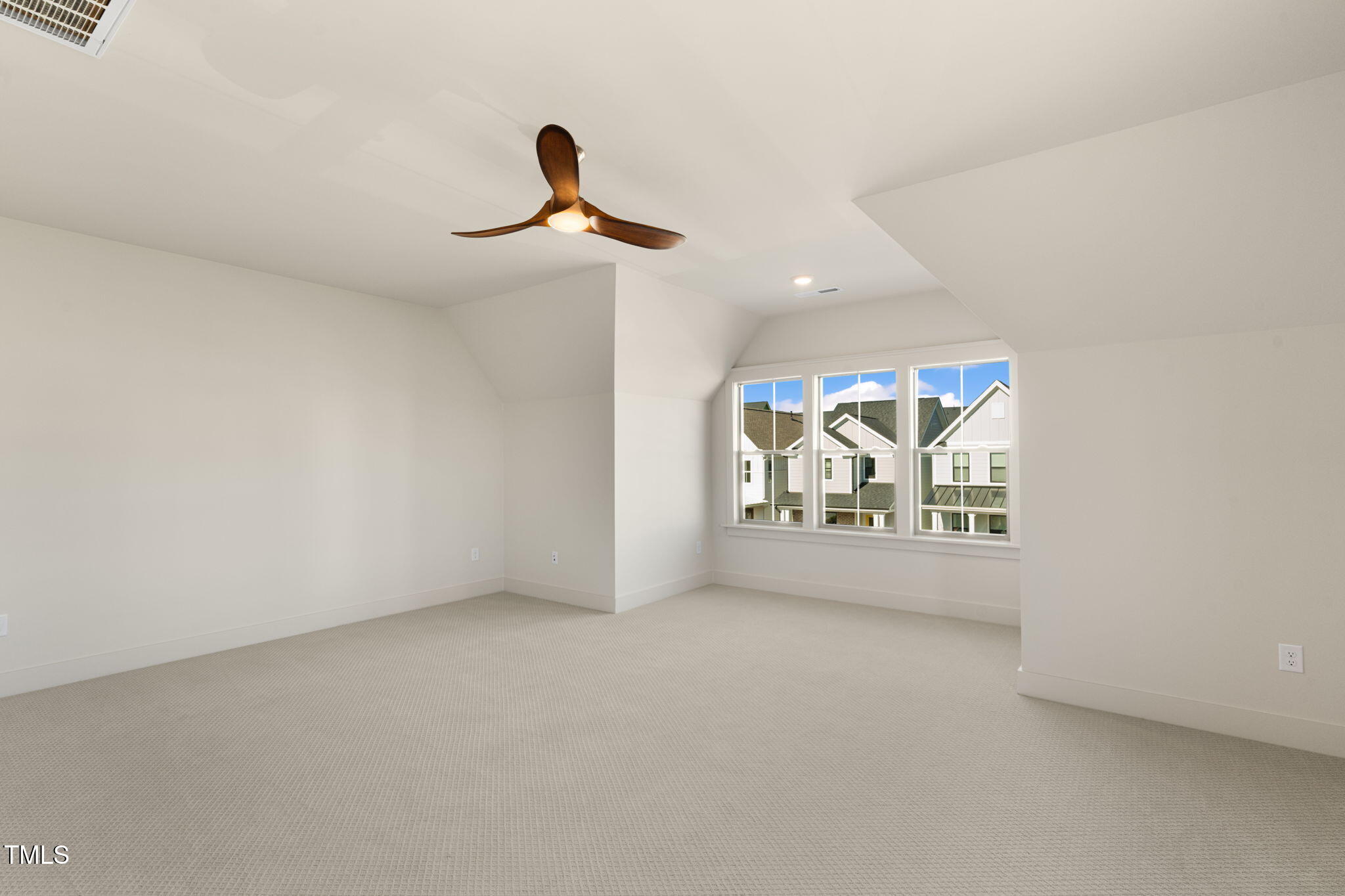 465 Douglas Falls Drive Property Photo 32