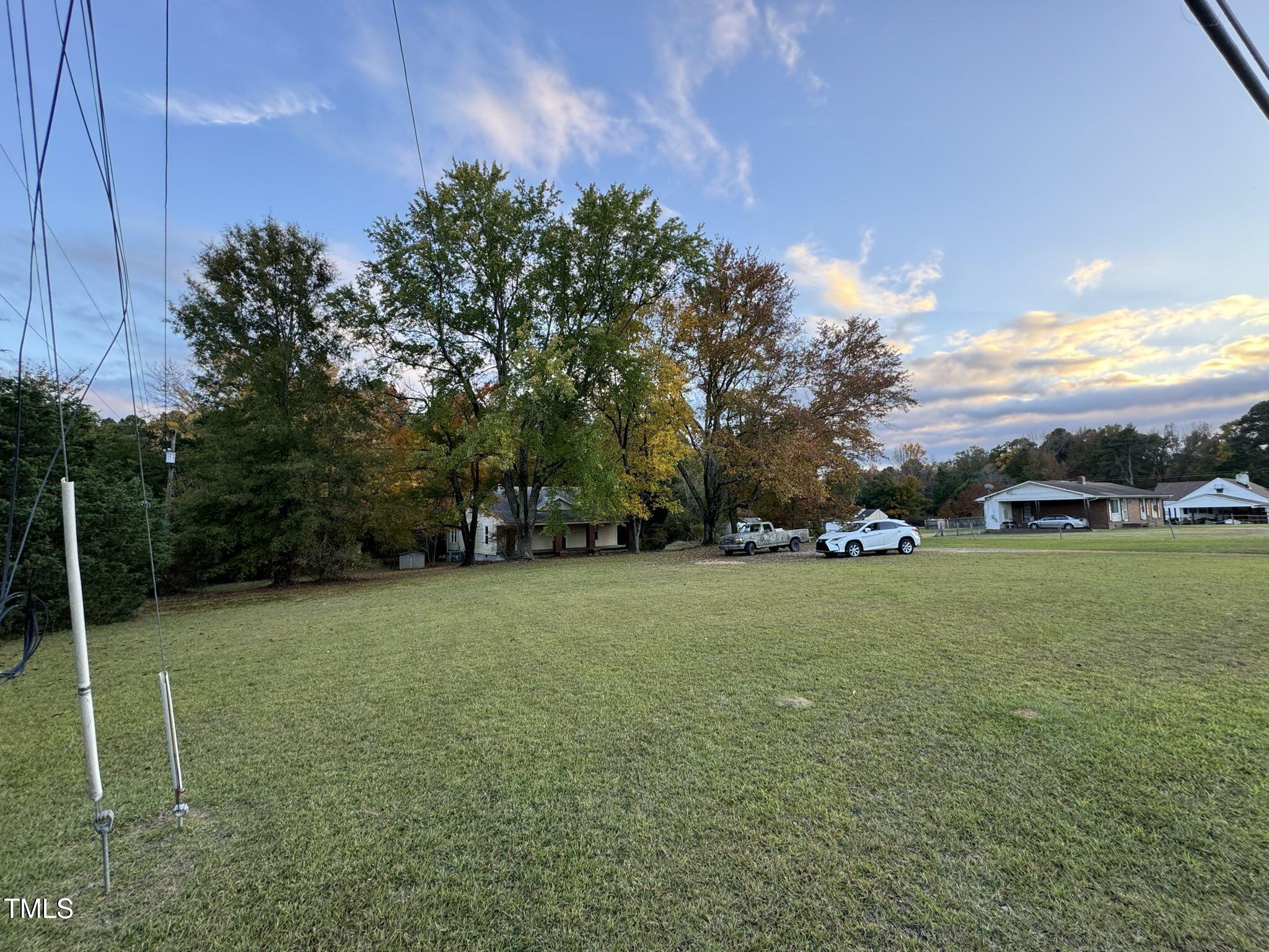 2912 Cheek Road Property Photo 4