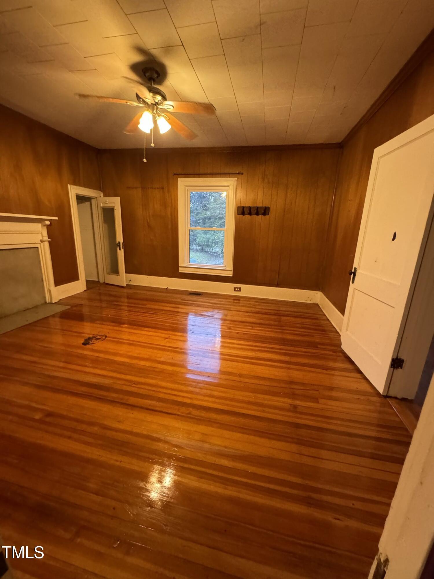 2912 Cheek Road Property Photo 6