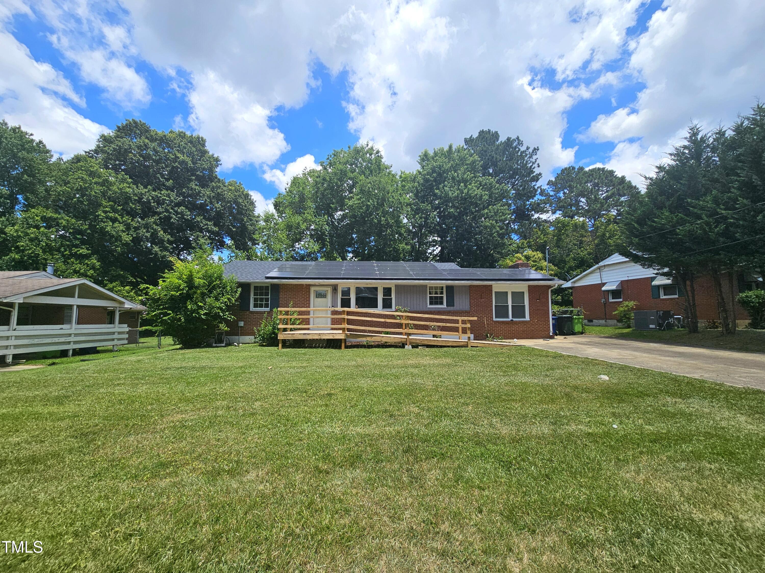 805 Newcombe Road Property Photo