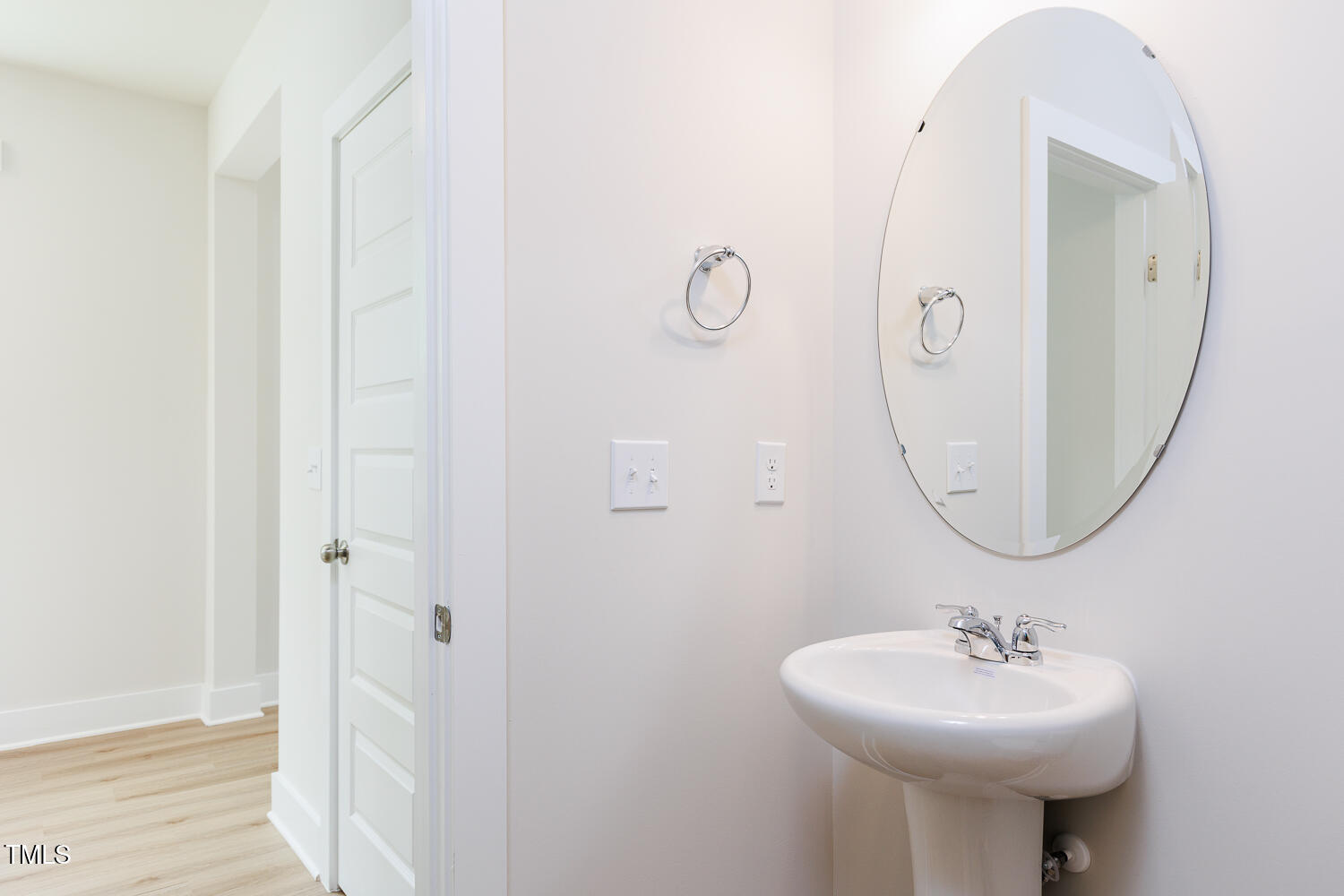 240 Fast Pitch Lane Property Photo 5