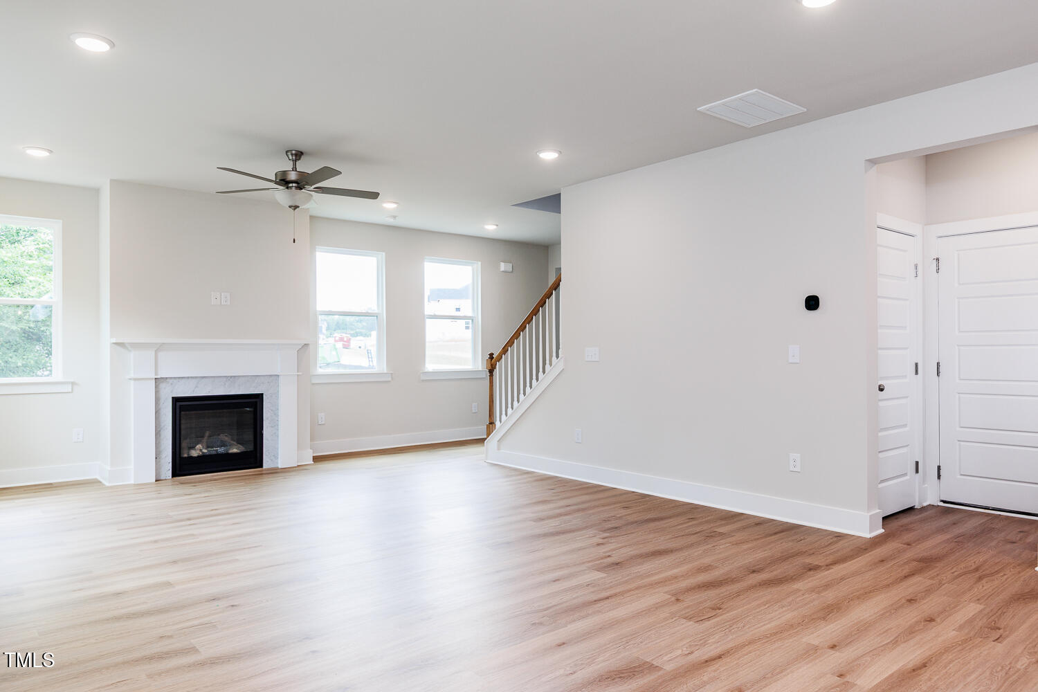 240 Fast Pitch Lane Property Photo 6