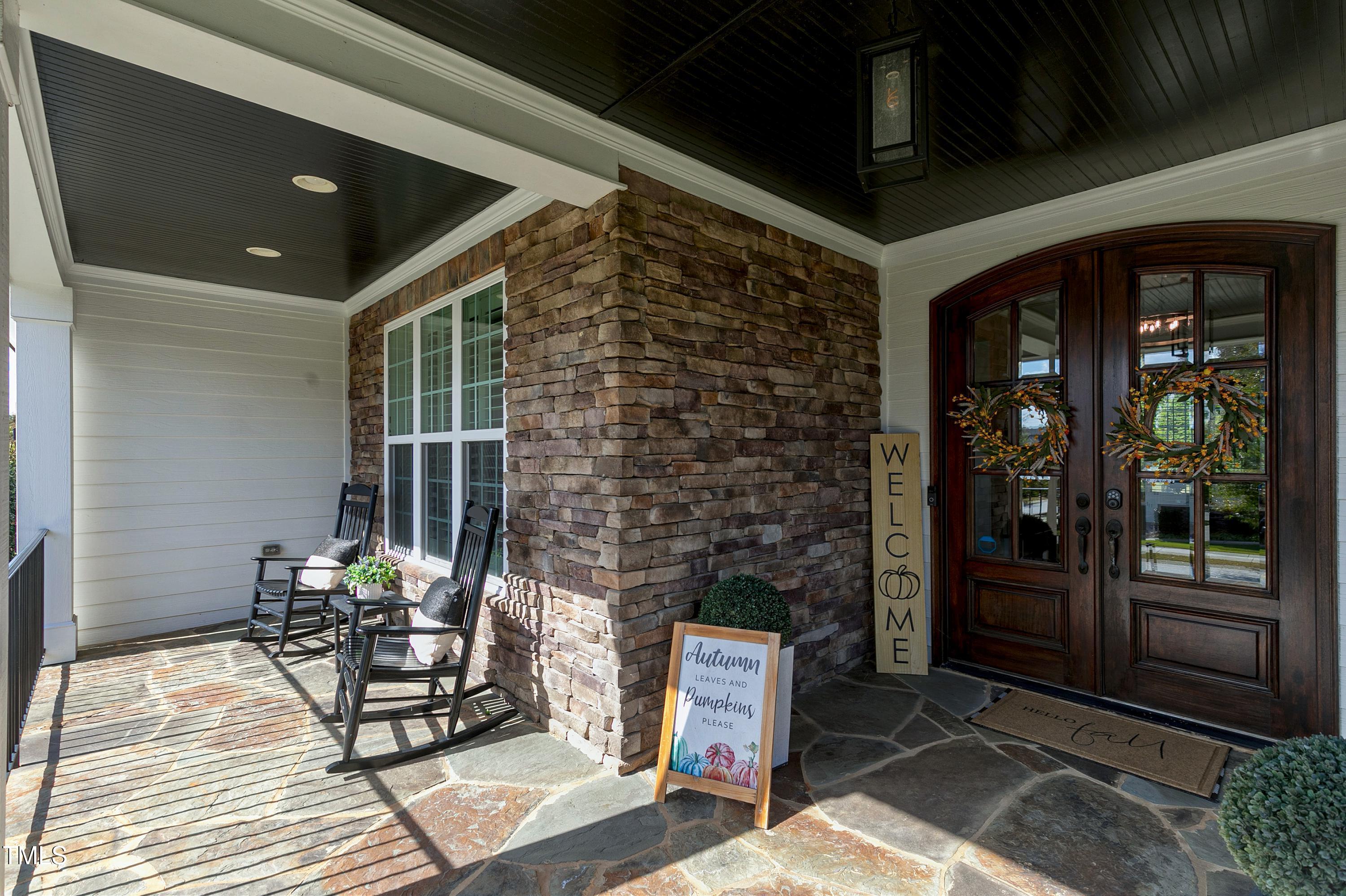 210 Sunset Bluffs Drive Property Photo 2
