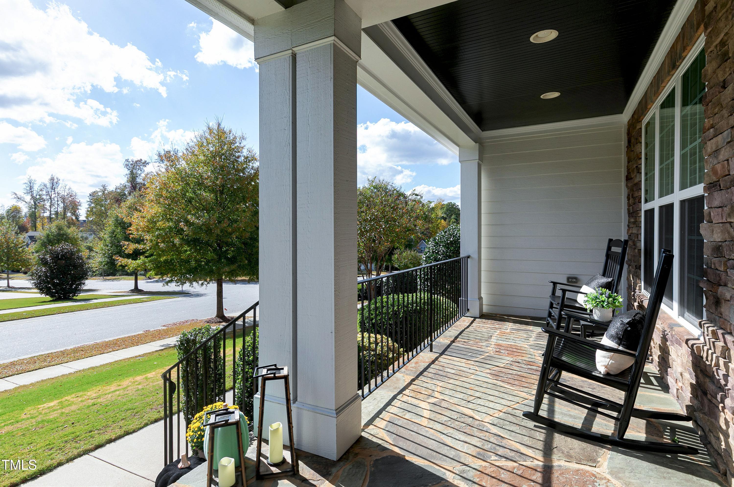 210 Sunset Bluffs Drive Property Photo 3