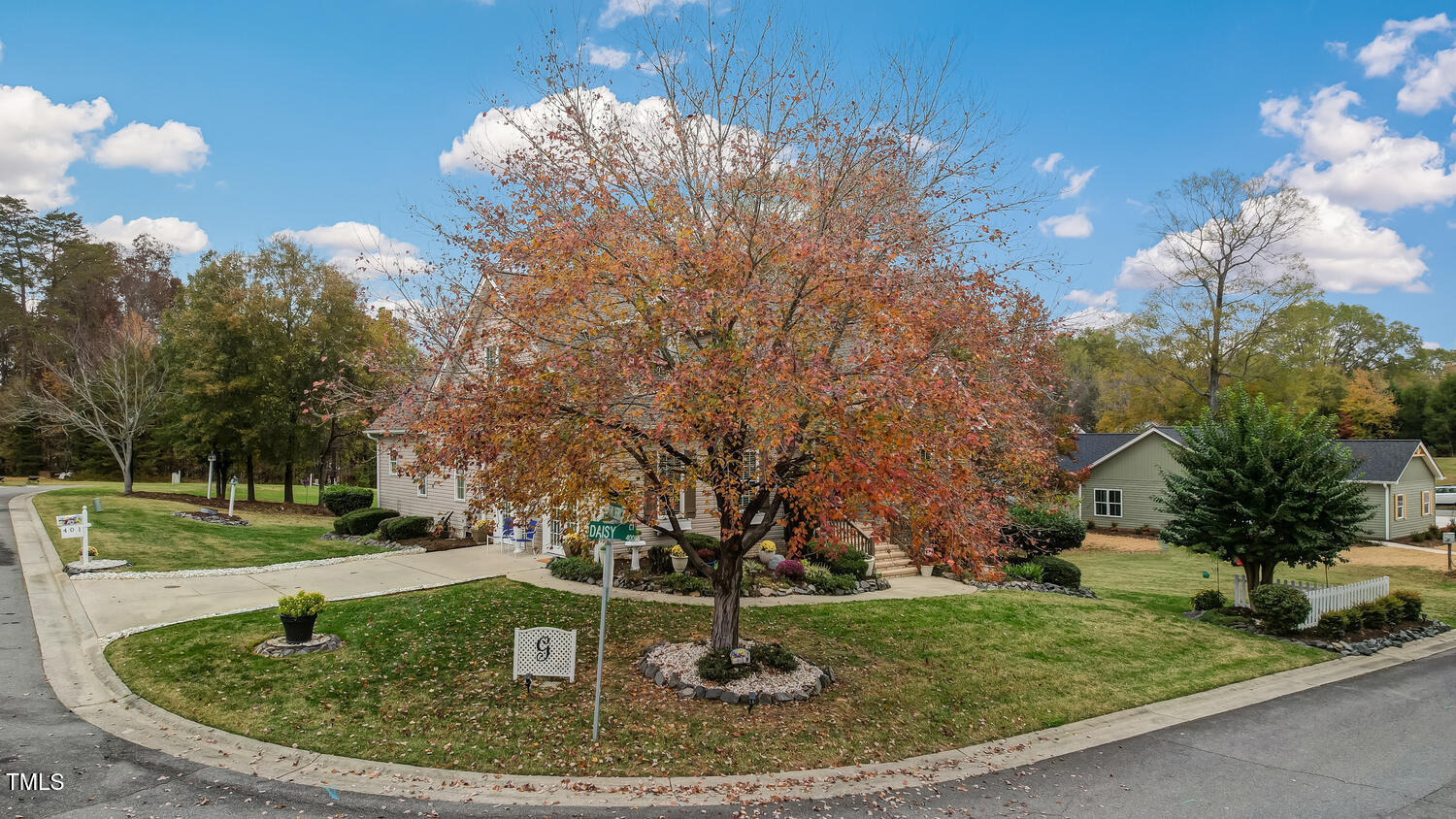 401 Daisy Court Property Photo 10