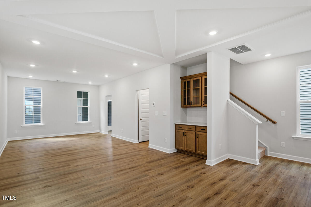 276 White Oak Garden Way # 210 Property Photo 4