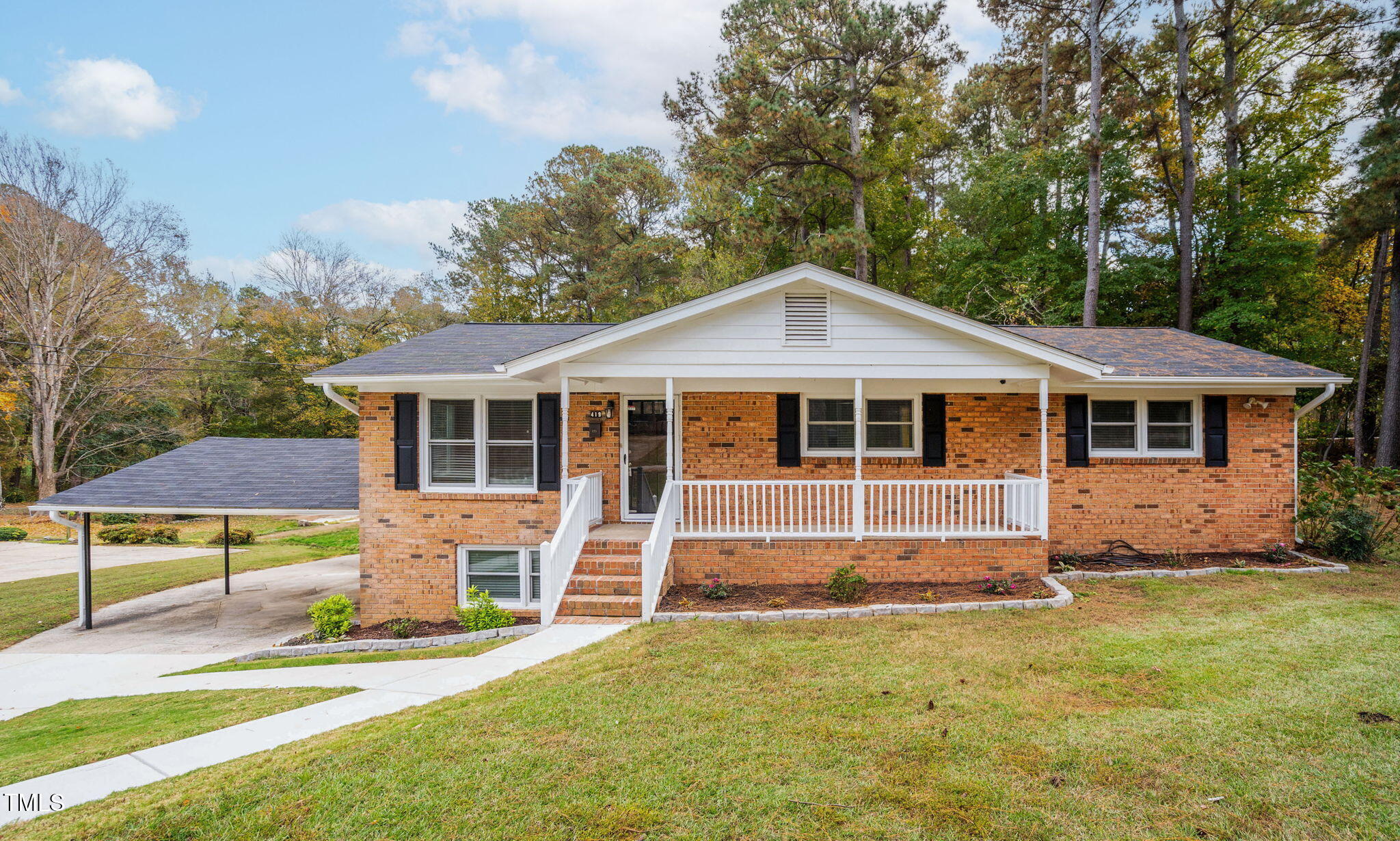 419 Lakeside Drive Property Photo 1