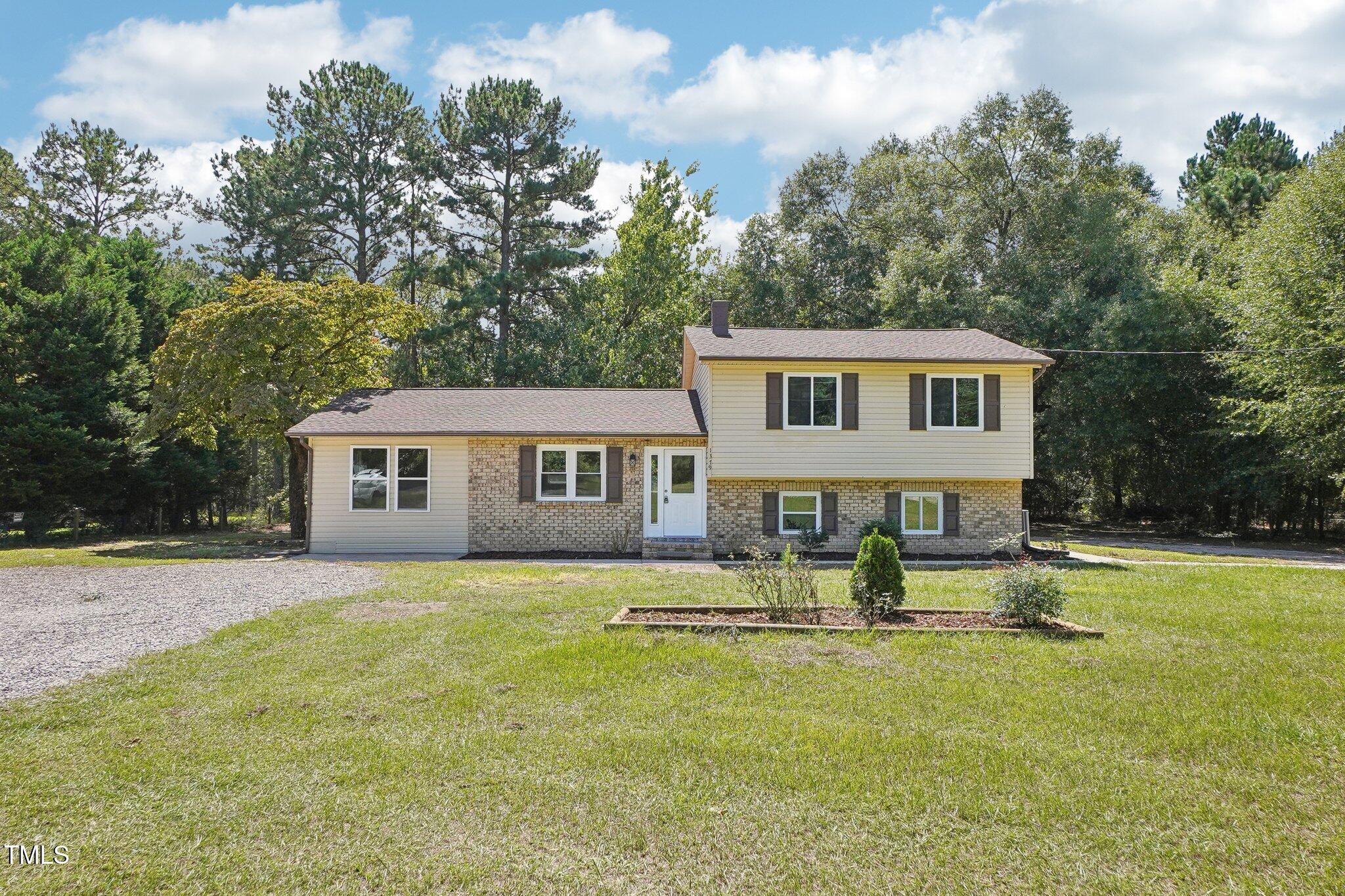 1379 Juniper Lake Road Property Photo 1
