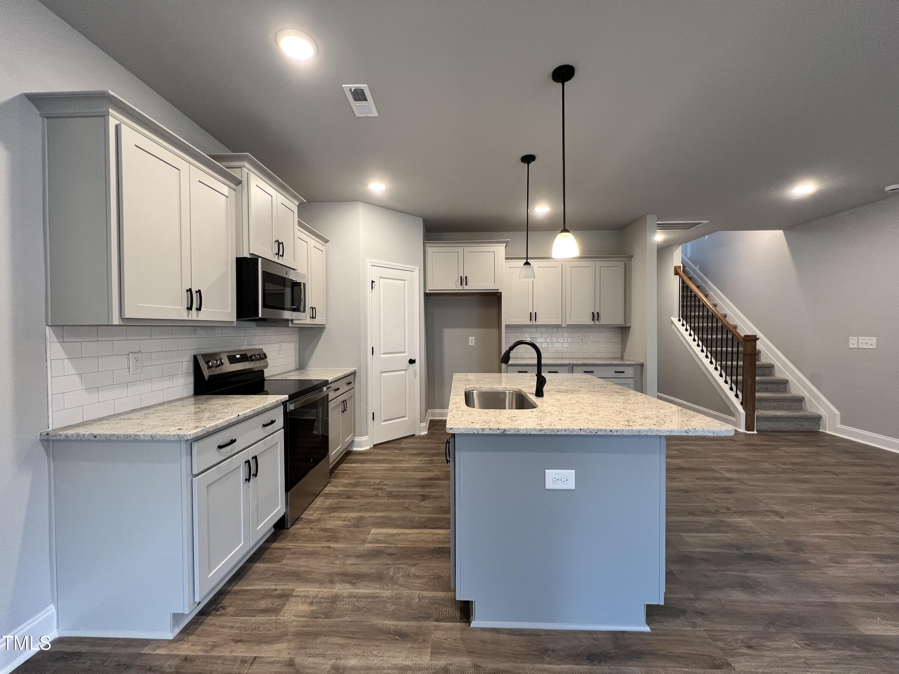 132 S Mistflower Street Property Photo 3
