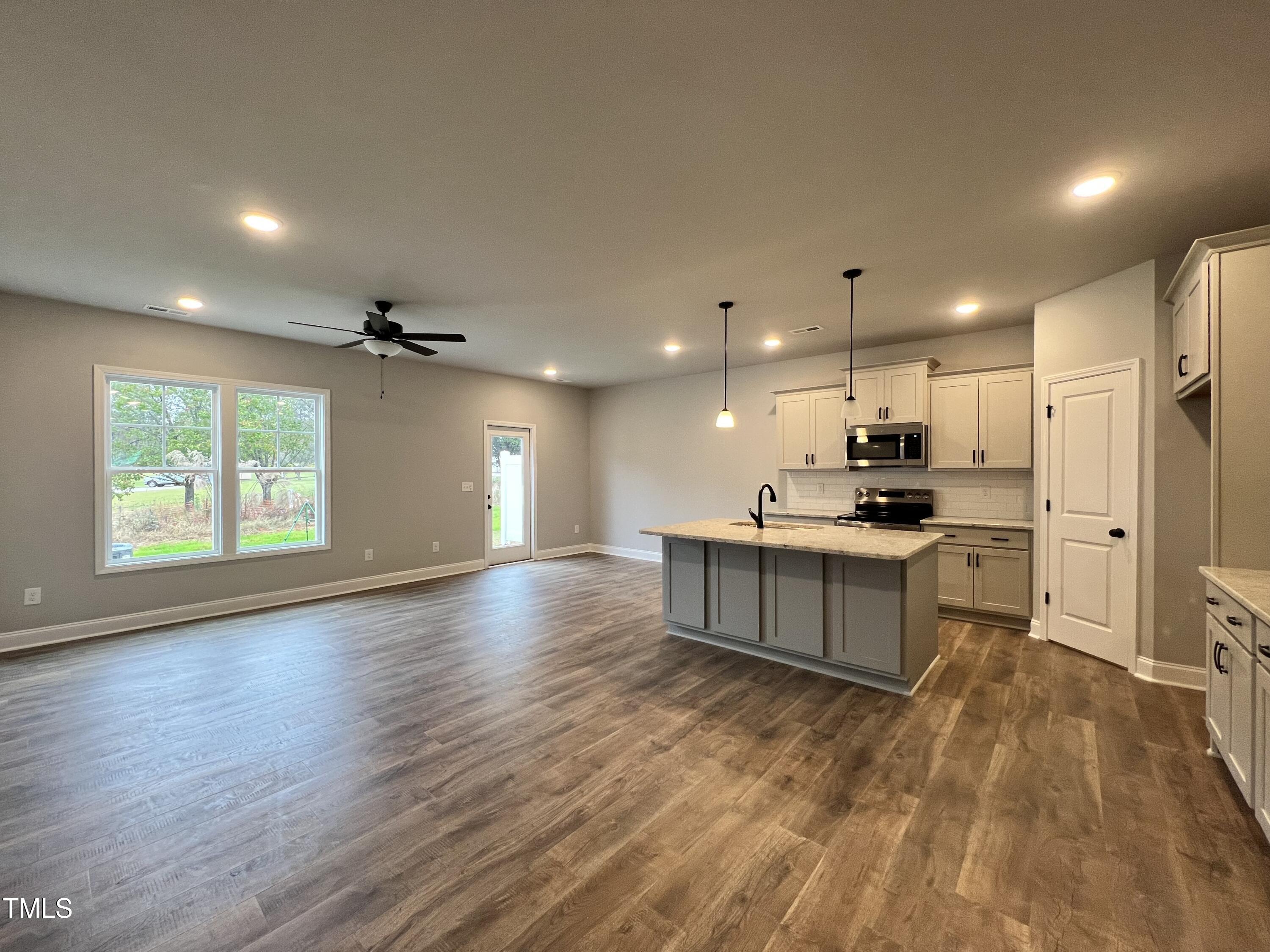 132 S Mistflower Street Property Photo 6