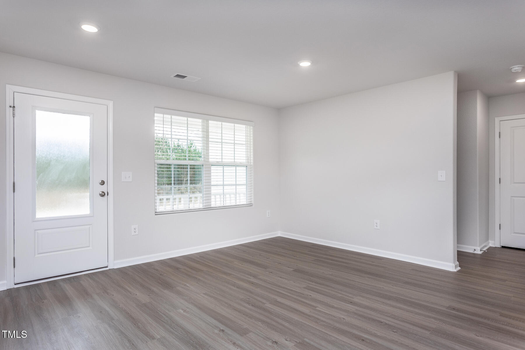 11320 International Drive Property Photo 4