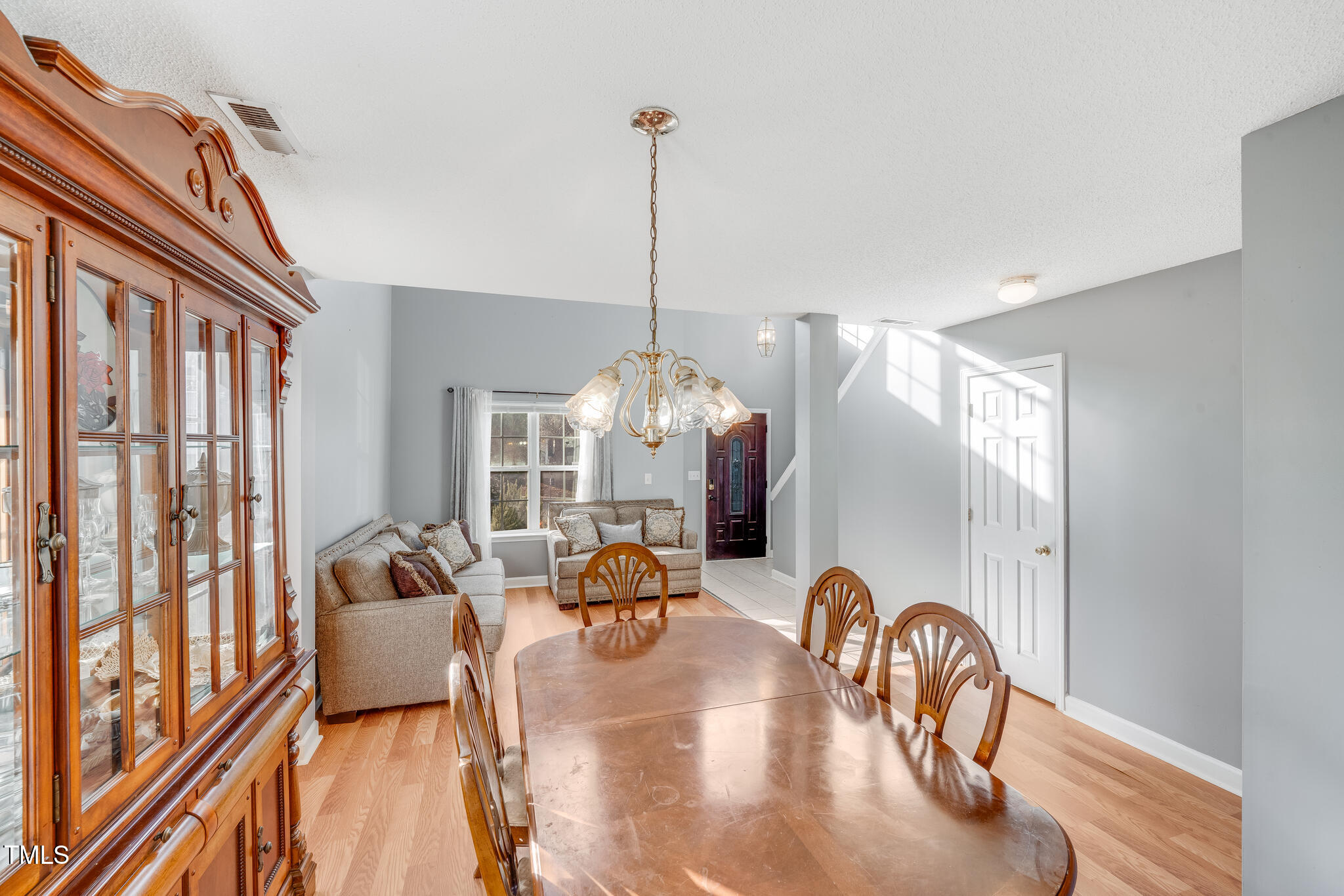7633 Shiny Meadow Lane Property Photo 4