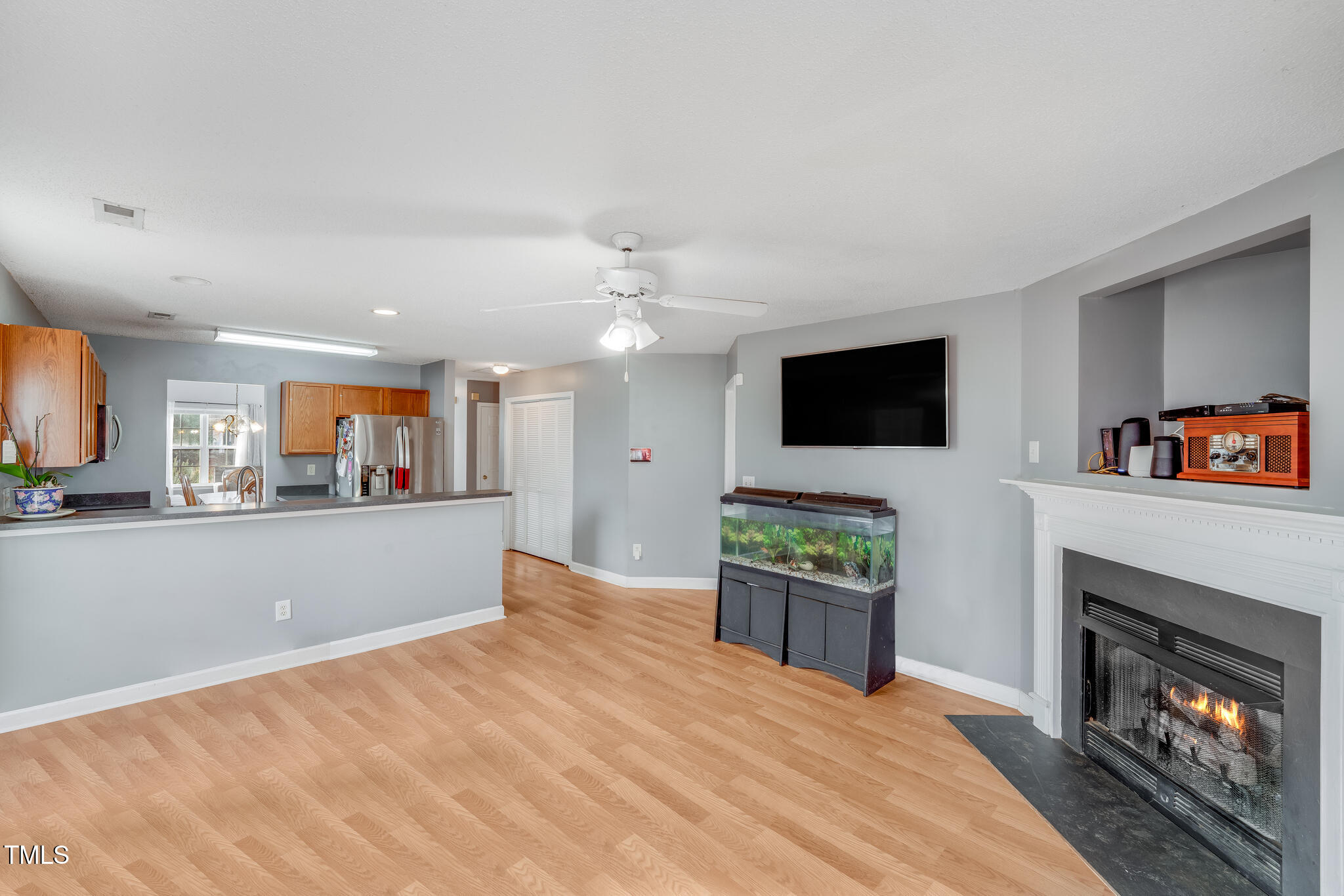 7633 Shiny Meadow Lane Property Photo 8