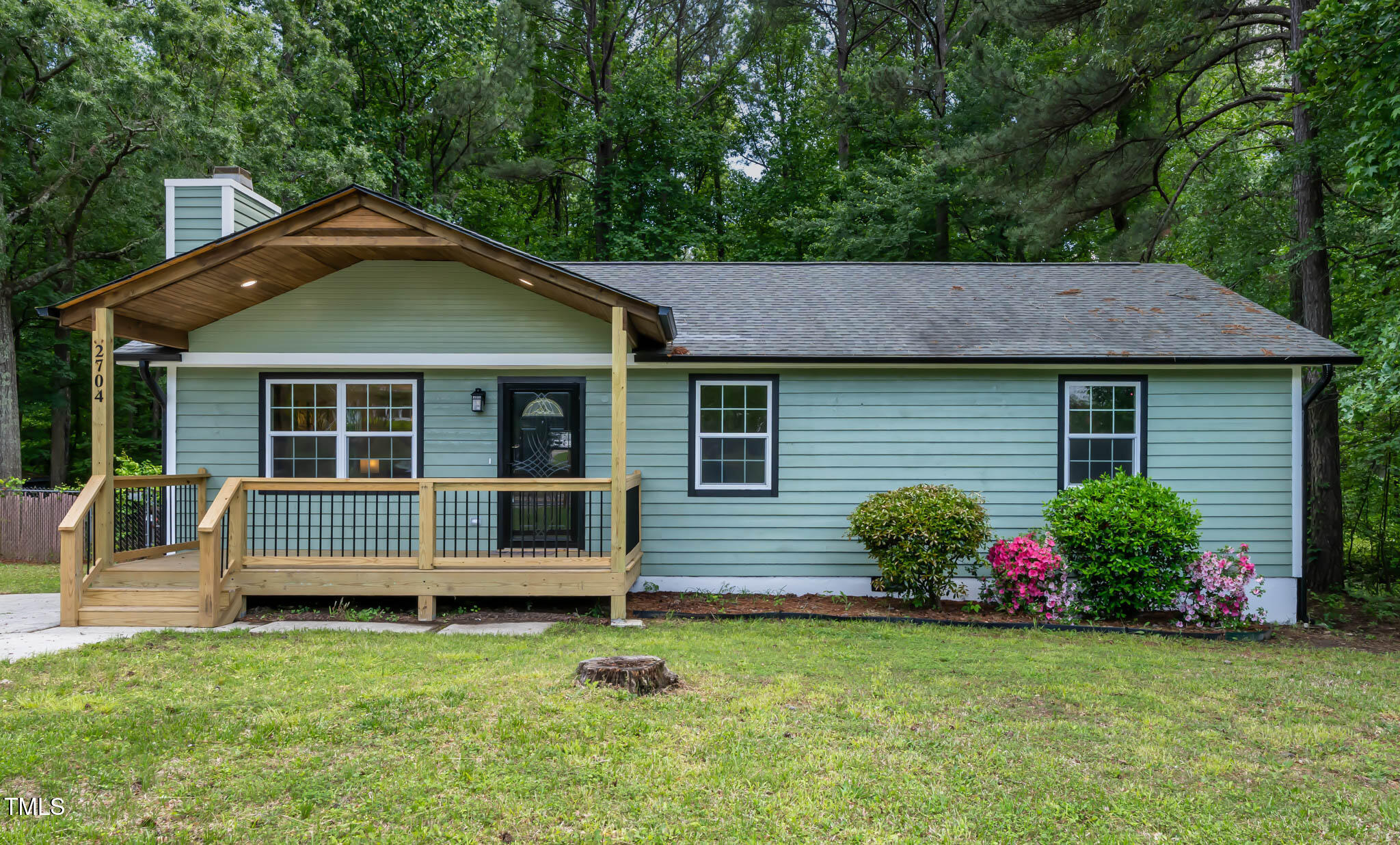 2704 Ross Road Property Photo 1