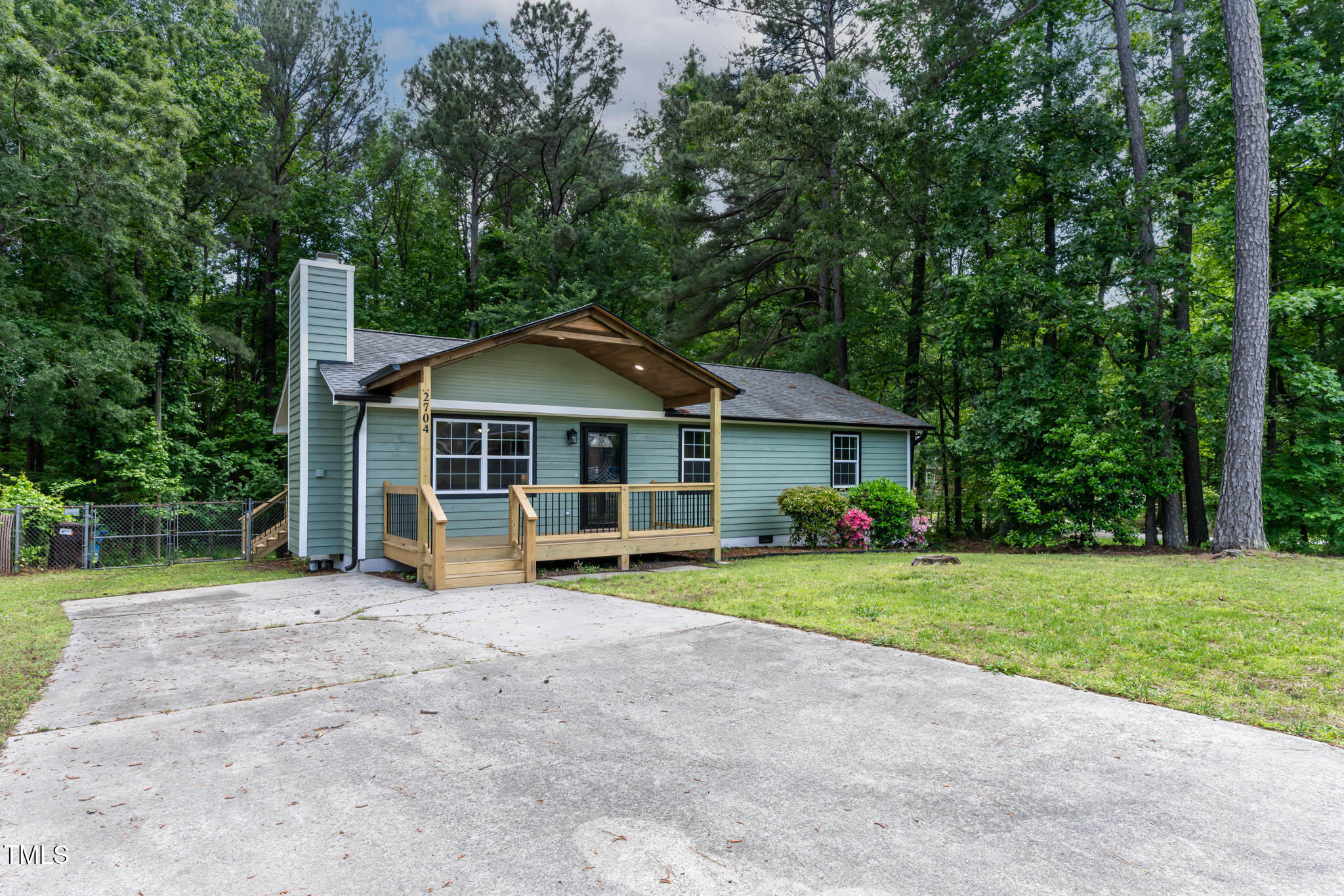 2704 Ross Road Property Photo 2