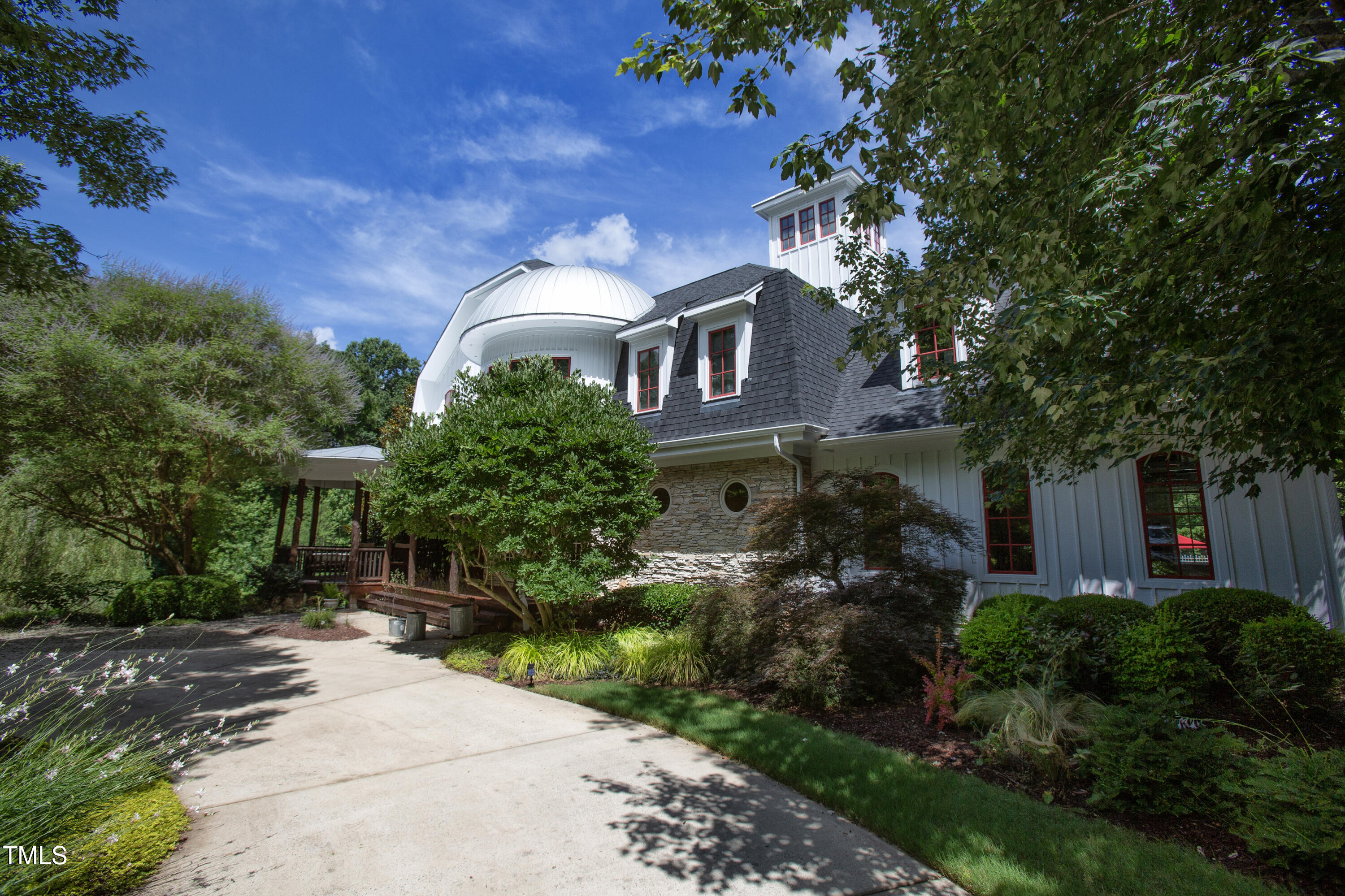 1153 Four Wheel Drive Property Photo 4