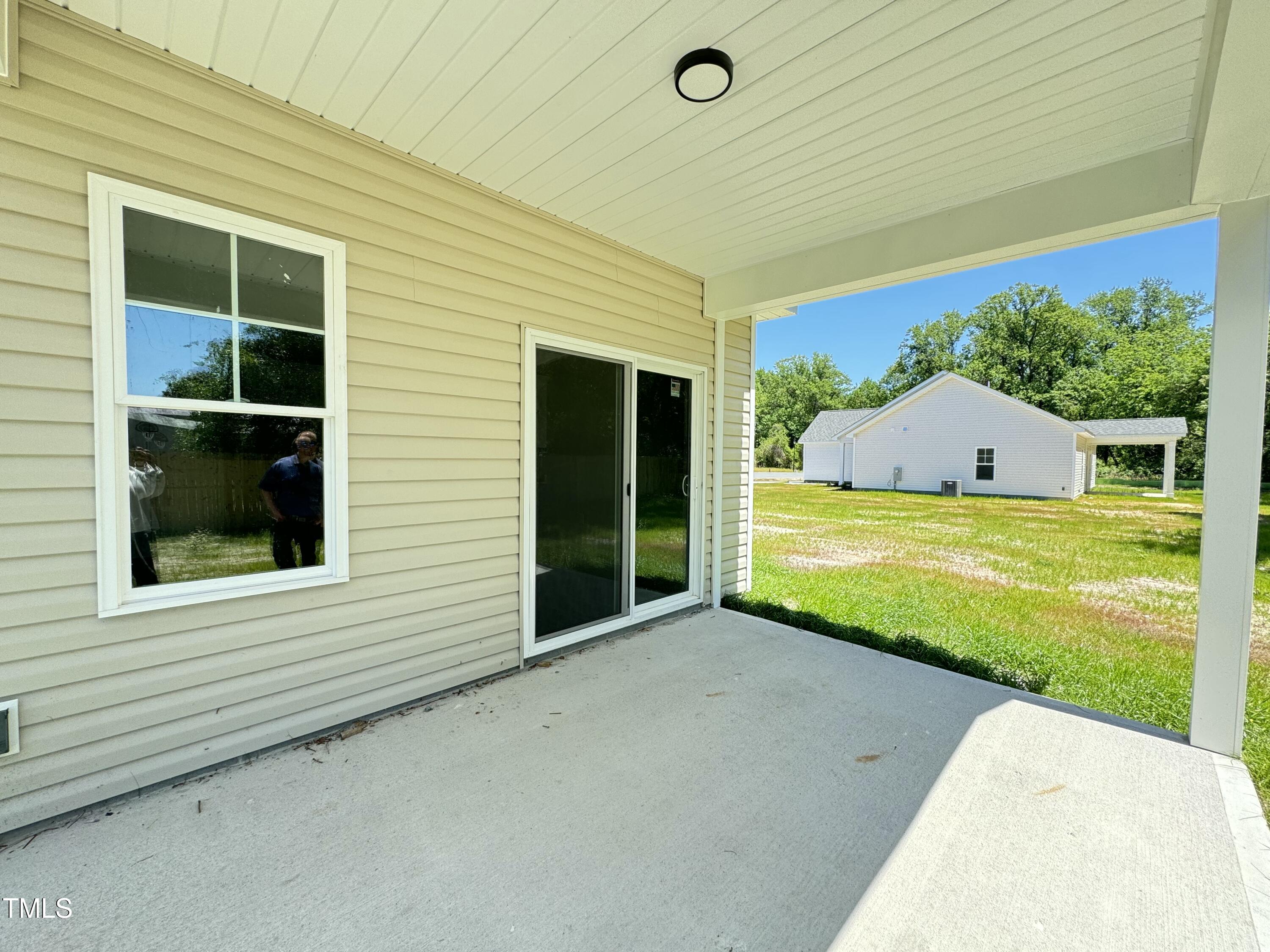 112 E Sillinger Drive Property Photo 4