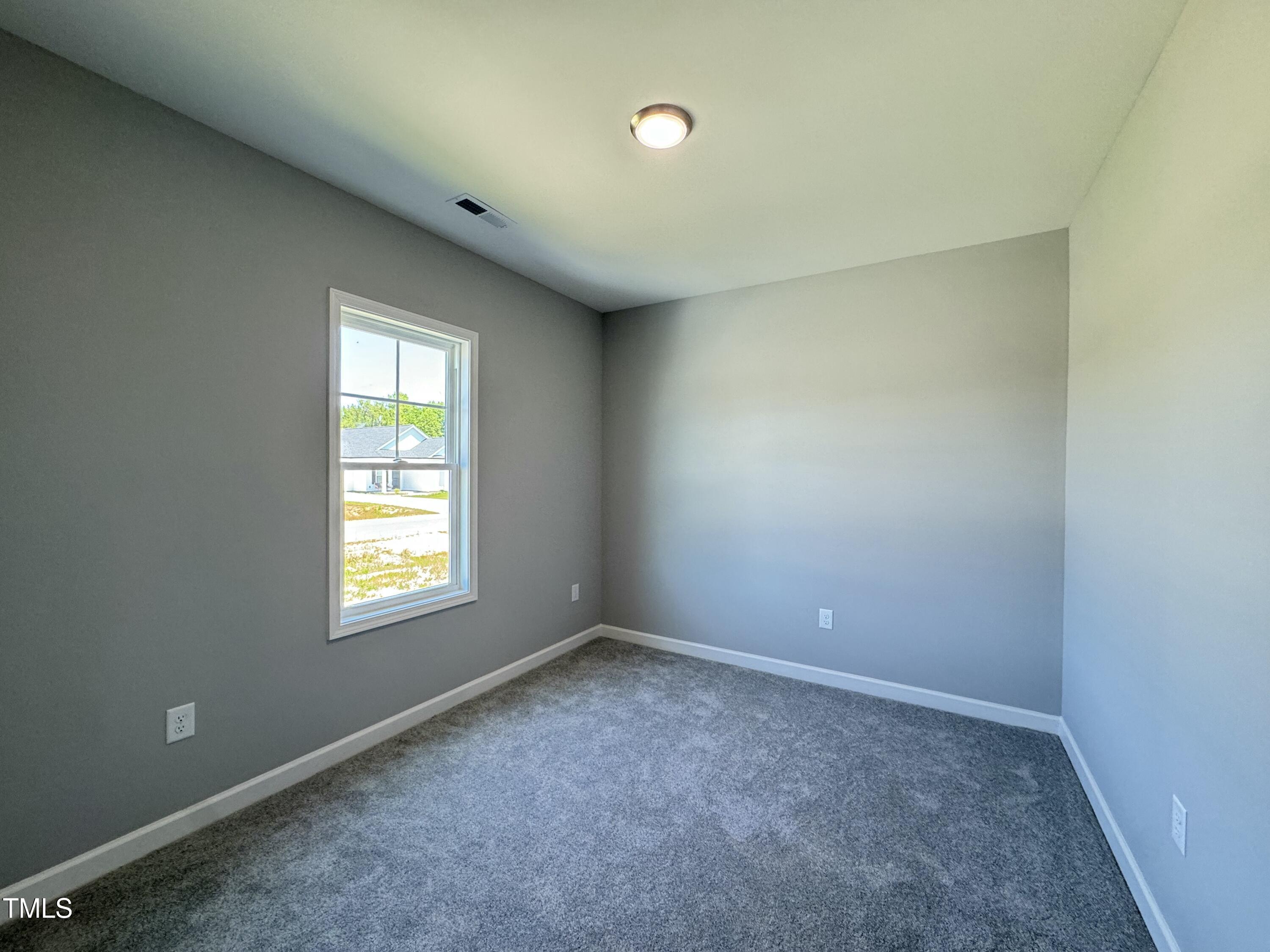 112 E Sillinger Drive Property Photo 7