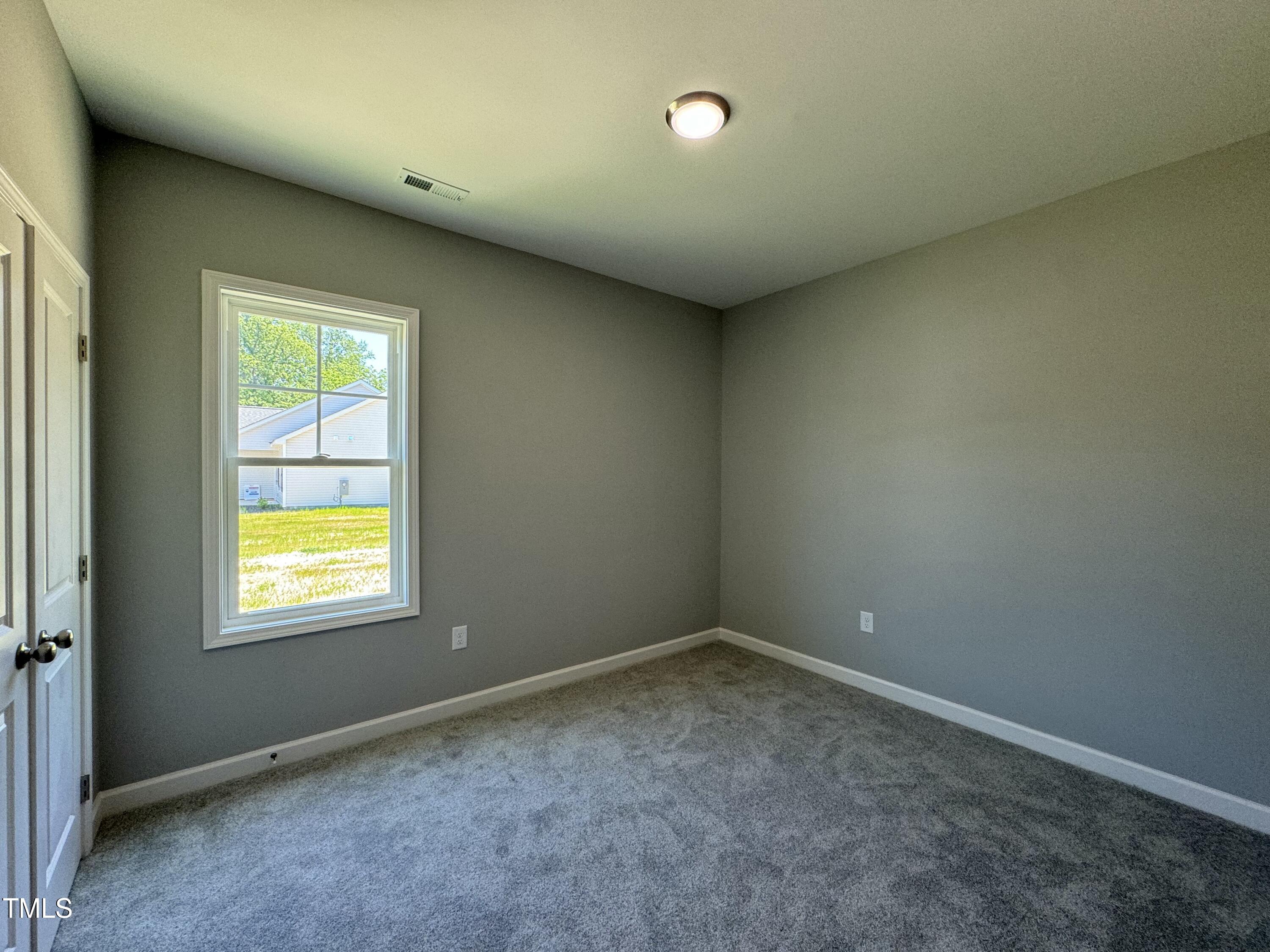 112 E Sillinger Drive Property Photo 9