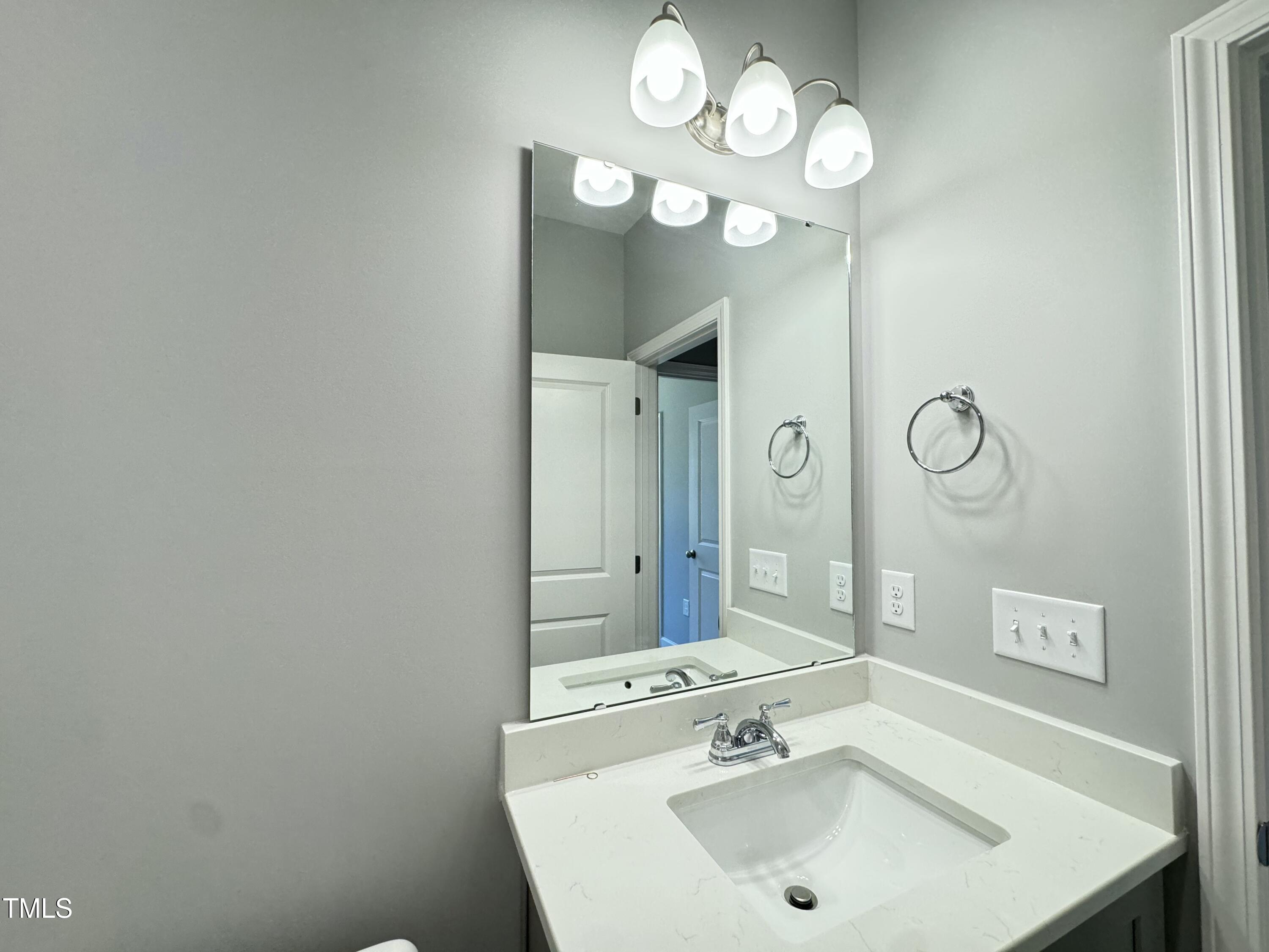 112 E Sillinger Drive Property Photo 10