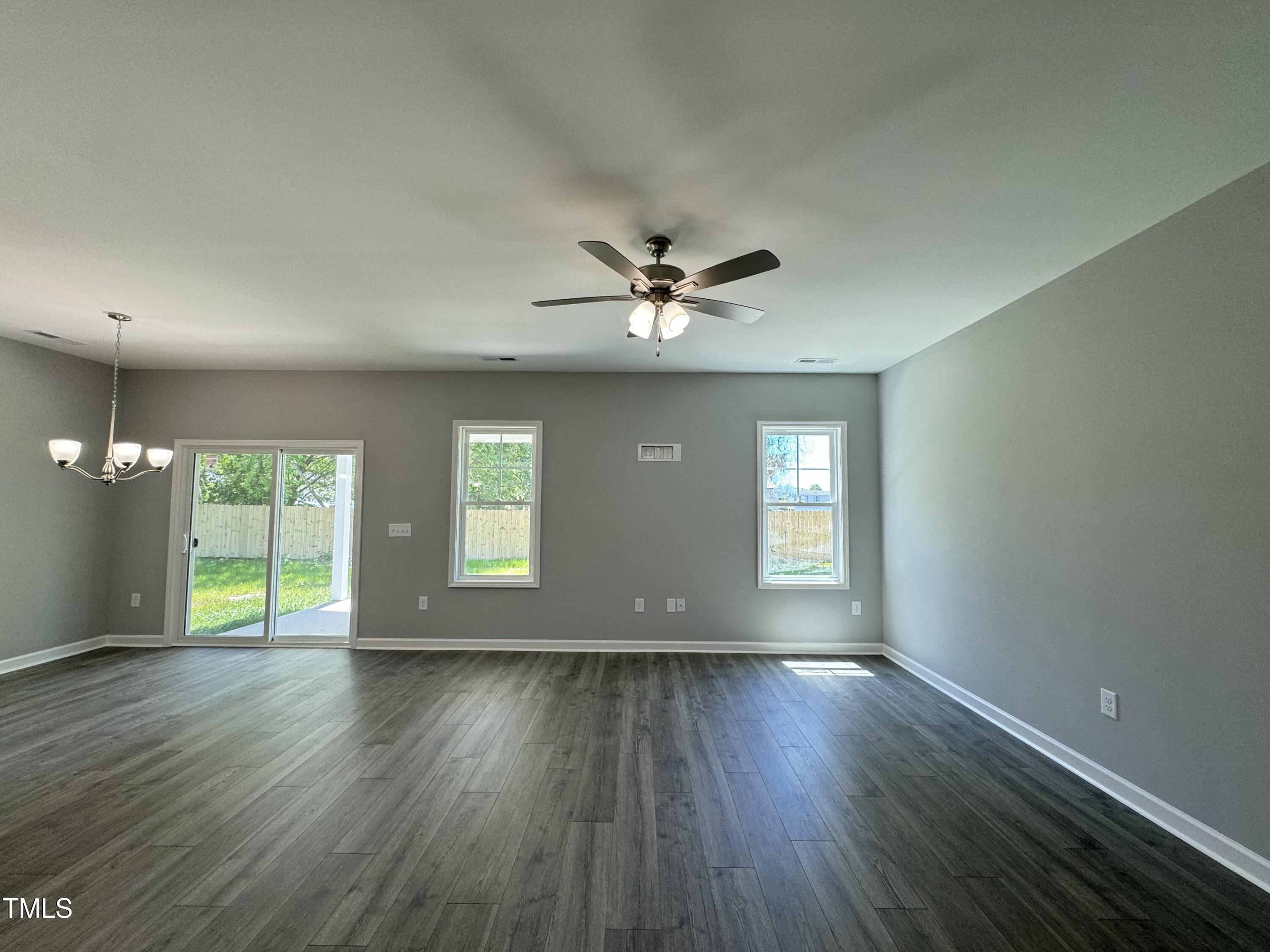 112 E Sillinger Drive Property Photo 12
