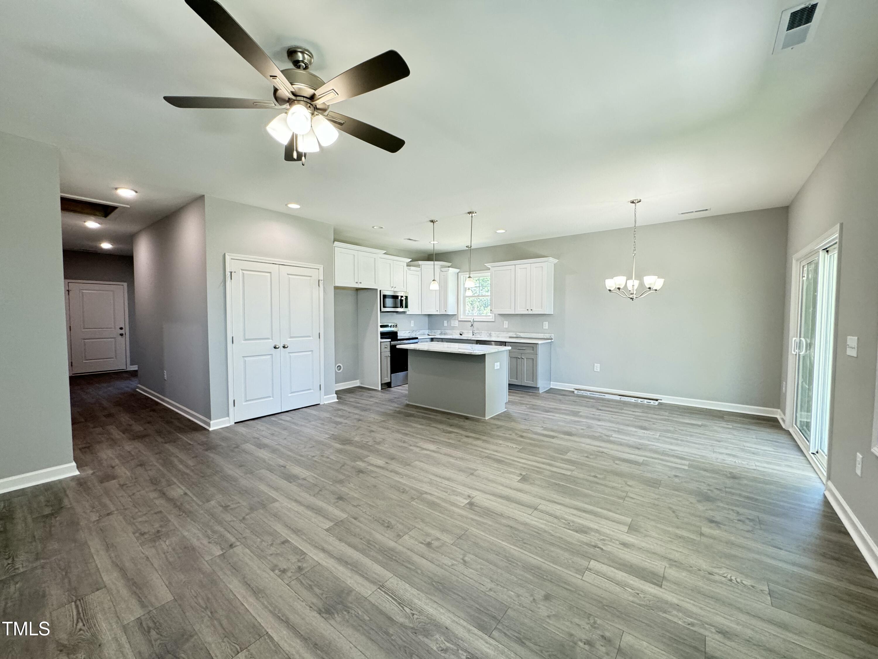 112 E Sillinger Drive Property Photo 14